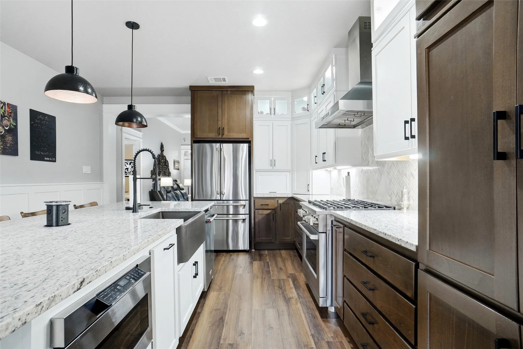 Single Family Residence For Sale in Tarrant County , 905 Mary Drive, Hurst, Texas 76053, 3 Bedroom, 2 Bathroom, 2 Garage spaces, 1,529 Sqft, built in 2014, mls#21393170, Real Estate Agent in Hurst, Homes For Sale in Tarrant county, Homes For Sale in Hurst, Realtor in Hurst Texas, Real Estate Brokerage Independent Realty Texas, Luminita Cordes Realtor