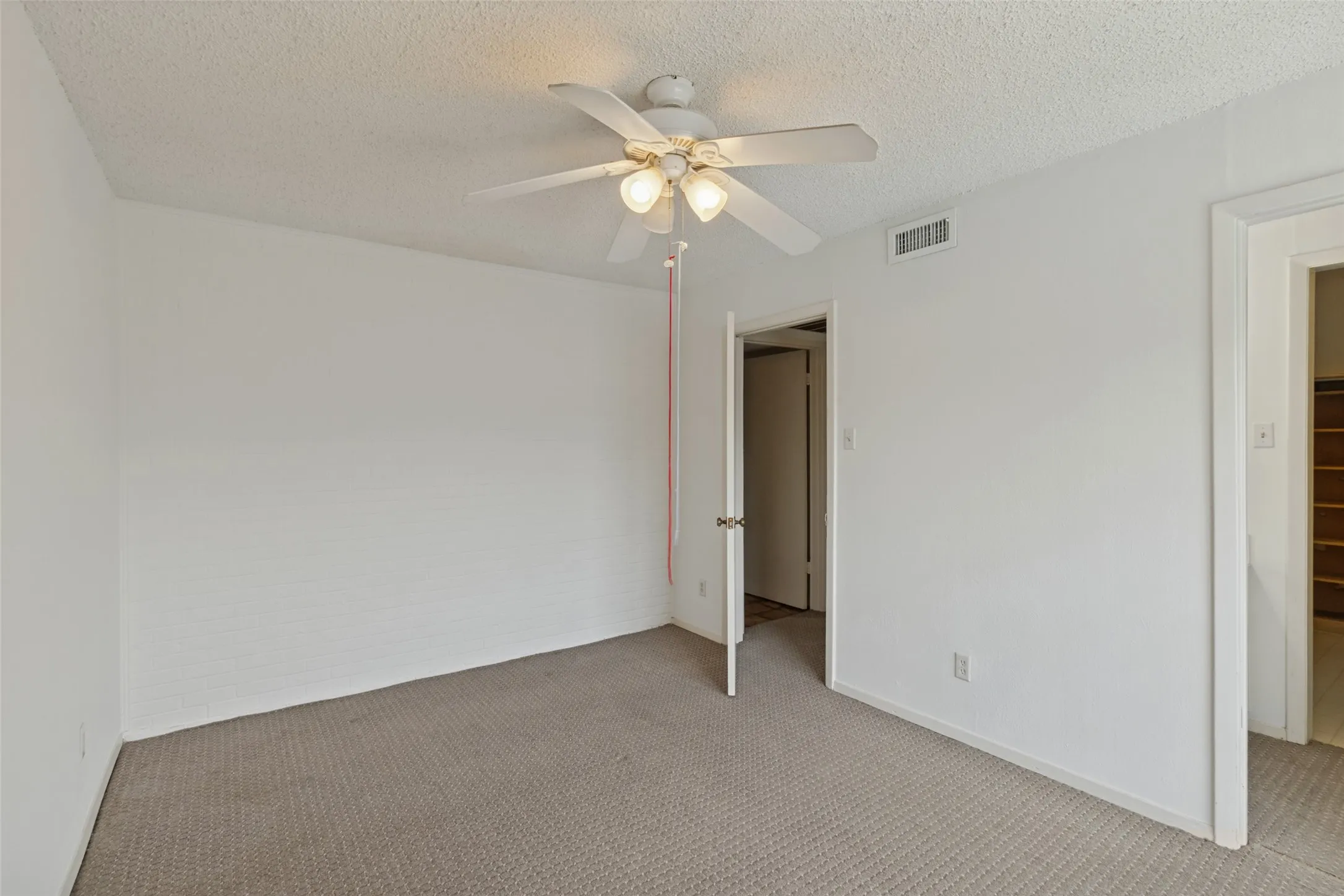 Condominium For Sale in Dallas County , 5924 Birchbrook Drive 203, Dallas, Texas 75206, 1 Bedroom, 1 Bathroom, Garage spaces, 671 Sqft, built in 1969, mls#21397663, Real Estate Agent in Dallas, Homes For Sale in Dallas county, Homes For Sale in Dallas, Realtor in Dallas Texas, Real Estate Brokerage Independent Realty Texas, Luminita Cordes Realtor