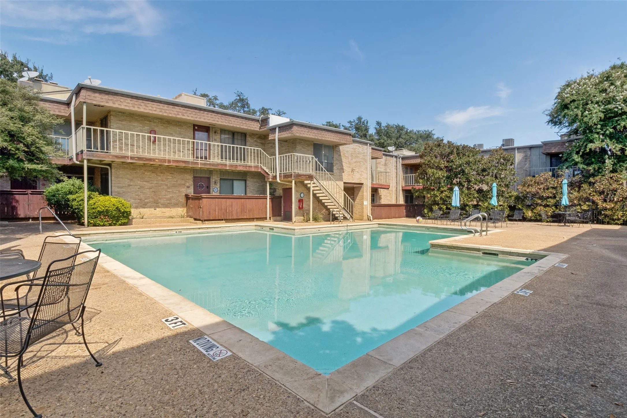 Condominium For Sale in Dallas County , 5924 Birchbrook Drive 203, Dallas, Texas 75206, 1 Bedroom, 1 Bathroom, Garage spaces, 671 Sqft, built in 1969, mls#21397663, Real Estate Agent in Dallas, Homes For Sale in Dallas county, Homes For Sale in Dallas, Realtor in Dallas Texas, Real Estate Brokerage Independent Realty Texas, Luminita Cordes Realtor