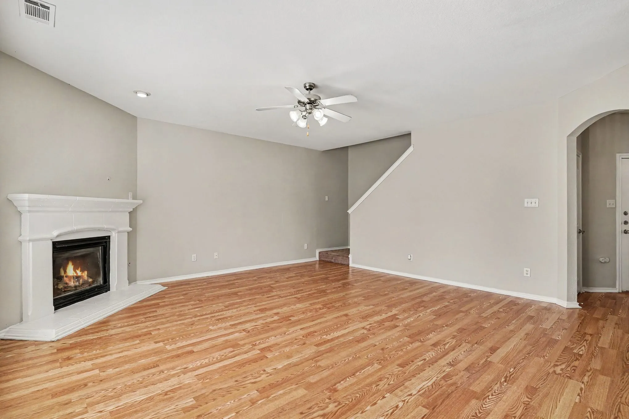 Single Family Residence For Sale in Tarrant County , 3908 Confidence Drive, Fort Worth, Texas 76244, 4 Bedroom, 3 Bathroom, 2 Garage spaces, 2,351 Sqft, built in 2004, mls#21391920, Real Estate Agent in Fort Worth, Homes For Sale in Tarrant county, Homes For Sale in Fort Worth, Realtor in Fort Worth Texas, Real Estate Brokerage Independent Realty Texas, Luminita Cordes Realtor