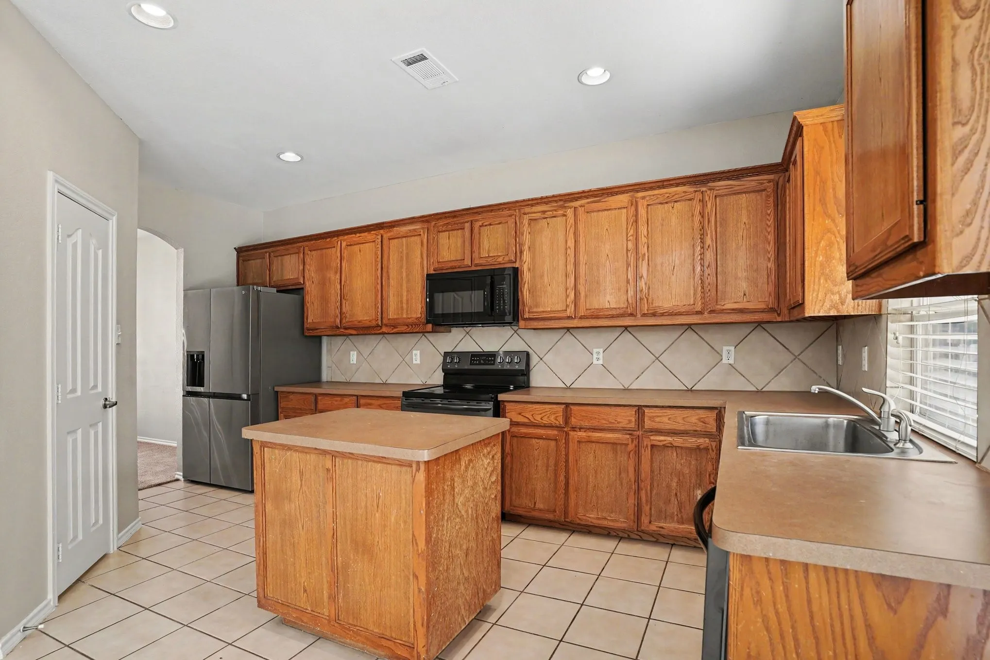 Single Family Residence For Sale in Tarrant County , 3908 Confidence Drive, Fort Worth, Texas 76244, 4 Bedroom, 3 Bathroom, 2 Garage spaces, 2,351 Sqft, built in 2004, mls#21391920, Real Estate Agent in Fort Worth, Homes For Sale in Tarrant county, Homes For Sale in Fort Worth, Realtor in Fort Worth Texas, Real Estate Brokerage Independent Realty Texas, Luminita Cordes Realtor