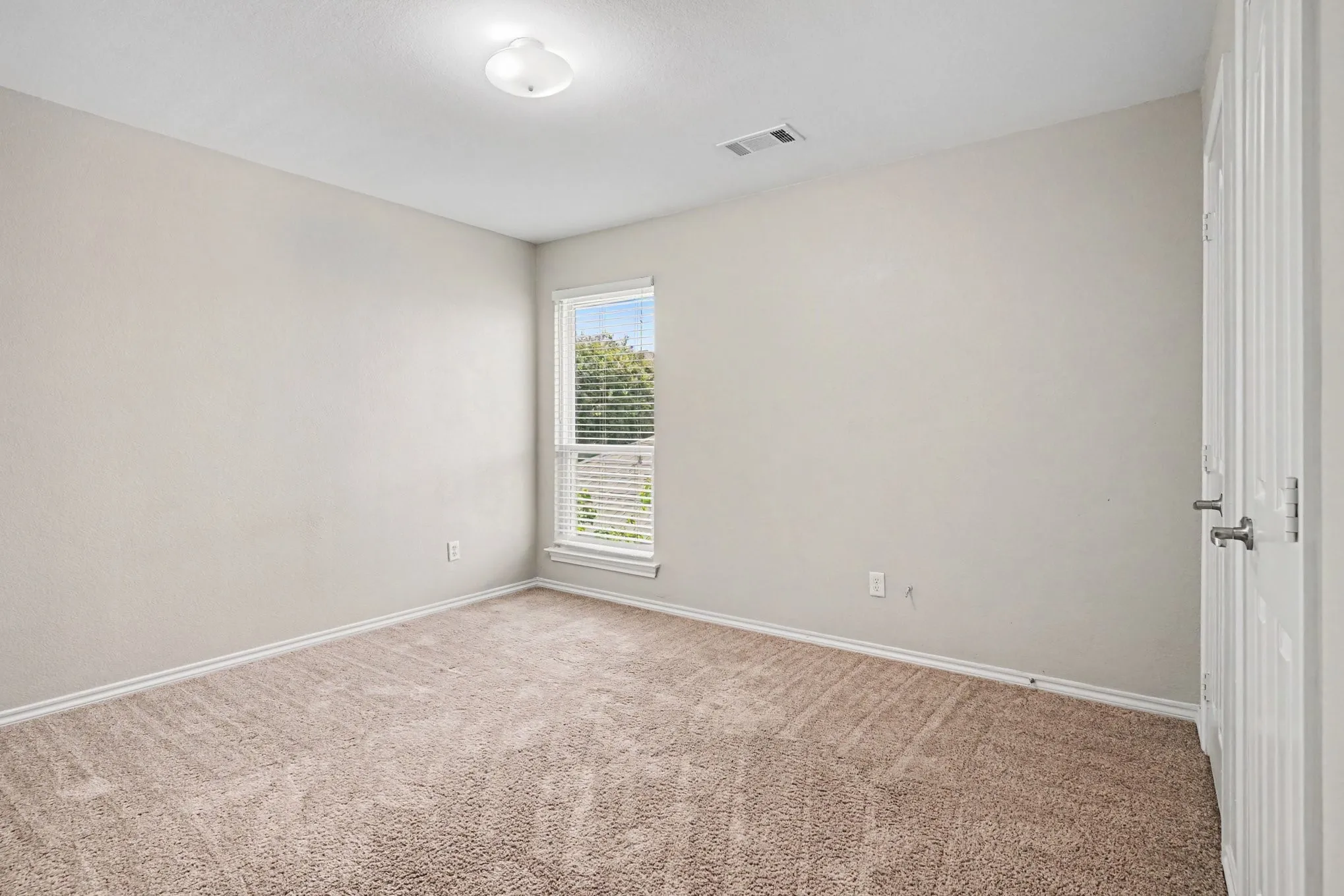 Single Family Residence For Sale in Tarrant County , 3908 Confidence Drive, Fort Worth, Texas 76244, 4 Bedroom, 3 Bathroom, 2 Garage spaces, 2,351 Sqft, built in 2004, mls#21391920, Real Estate Agent in Fort Worth, Homes For Sale in Tarrant county, Homes For Sale in Fort Worth, Realtor in Fort Worth Texas, Real Estate Brokerage Independent Realty Texas, Luminita Cordes Realtor