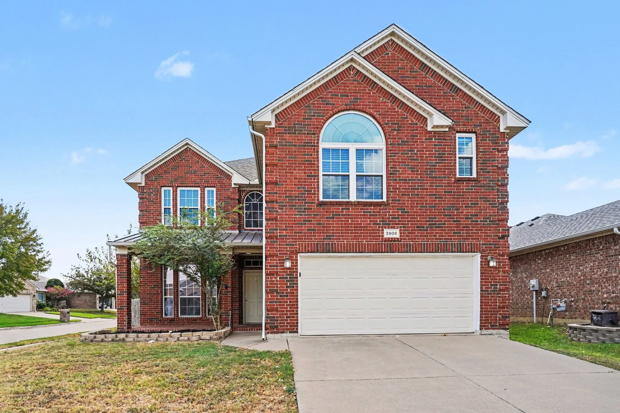 Single Family Residence For Sale in Tarrant County , 3908 Confidence Drive, Fort Worth, Texas 76244, 4 Bedroom, 3 Bathroom, 2 Garage spaces, 2,351 Sqft, built in 2004, mls#21391920, Real Estate Agent in Fort Worth, Homes For Sale in Tarrant county, Homes For Sale in Fort Worth, Realtor in Fort Worth Texas, Real Estate Brokerage Independent Realty Texas, Luminita Cordes Realtor
