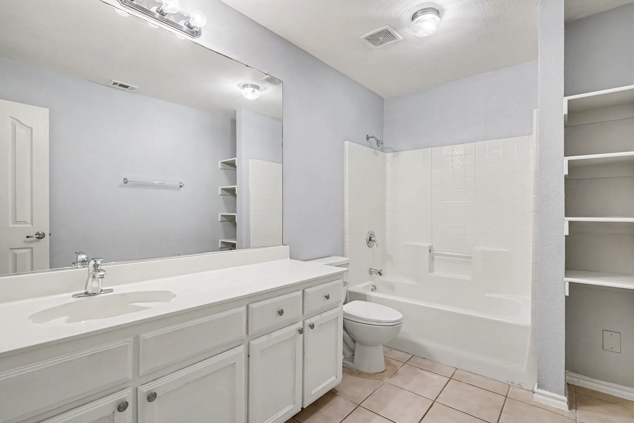 Single Family Residence For Sale in Tarrant County , 3908 Confidence Drive, Fort Worth, Texas 76244, 4 Bedroom, 3 Bathroom, 2 Garage spaces, 2,351 Sqft, built in 2004, mls#21391920, Real Estate Agent in Fort Worth, Homes For Sale in Tarrant county, Homes For Sale in Fort Worth, Realtor in Fort Worth Texas, Real Estate Brokerage Independent Realty Texas, Luminita Cordes Realtor