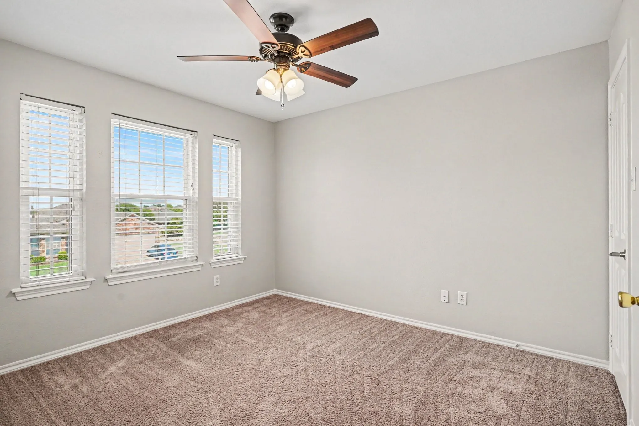 Single Family Residence For Sale in Tarrant County , 3908 Confidence Drive, Fort Worth, Texas 76244, 4 Bedroom, 3 Bathroom, 2 Garage spaces, 2,351 Sqft, built in 2004, mls#21391920, Real Estate Agent in Fort Worth, Homes For Sale in Tarrant county, Homes For Sale in Fort Worth, Realtor in Fort Worth Texas, Real Estate Brokerage Independent Realty Texas, Luminita Cordes Realtor