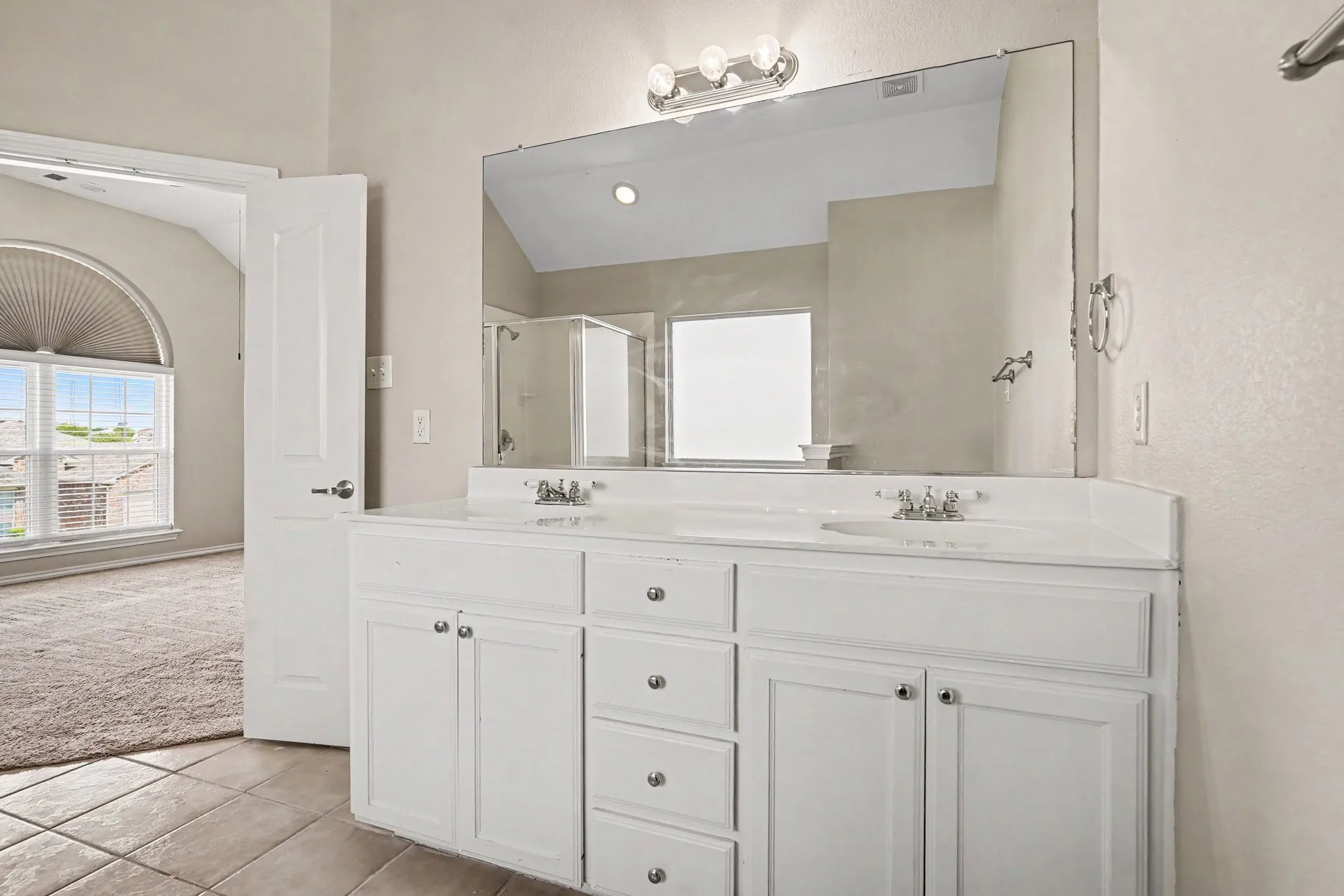 Single Family Residence For Sale in Tarrant County , 3908 Confidence Drive, Fort Worth, Texas 76244, 4 Bedroom, 3 Bathroom, 2 Garage spaces, 2,351 Sqft, built in 2004, mls#21391920, Real Estate Agent in Fort Worth, Homes For Sale in Tarrant county, Homes For Sale in Fort Worth, Realtor in Fort Worth Texas, Real Estate Brokerage Independent Realty Texas, Luminita Cordes Realtor