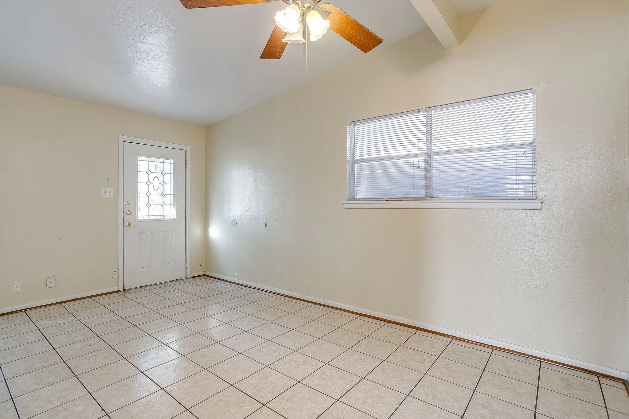 Single Family Residence For Sale in Tarrant County , 2904 Cordone Street, Fort Worth, Texas 76133, 3 Bedroom, 2 Bathroom, Garage spaces, 1,260 Sqft, built in 1955, mls#21396009, Real Estate Agent in Fort Worth, Homes For Sale in Tarrant county, Homes For Sale in Fort Worth, Realtor in Fort Worth Texas, Real Estate Brokerage Independent Realty Texas, Luminita Cordes Realtor