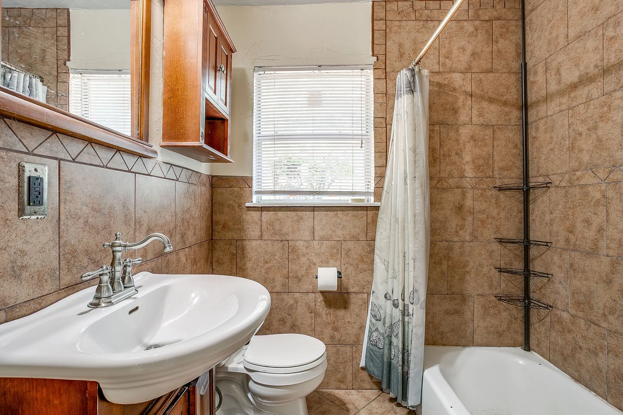 Single Family Residence For Sale in Tarrant County , 2904 Cordone Street, Fort Worth, Texas 76133, 3 Bedroom, 2 Bathroom, Garage spaces, 1,260 Sqft, built in 1955, mls#21396009, Real Estate Agent in Fort Worth, Homes For Sale in Tarrant county, Homes For Sale in Fort Worth, Realtor in Fort Worth Texas, Real Estate Brokerage Independent Realty Texas, Luminita Cordes Realtor