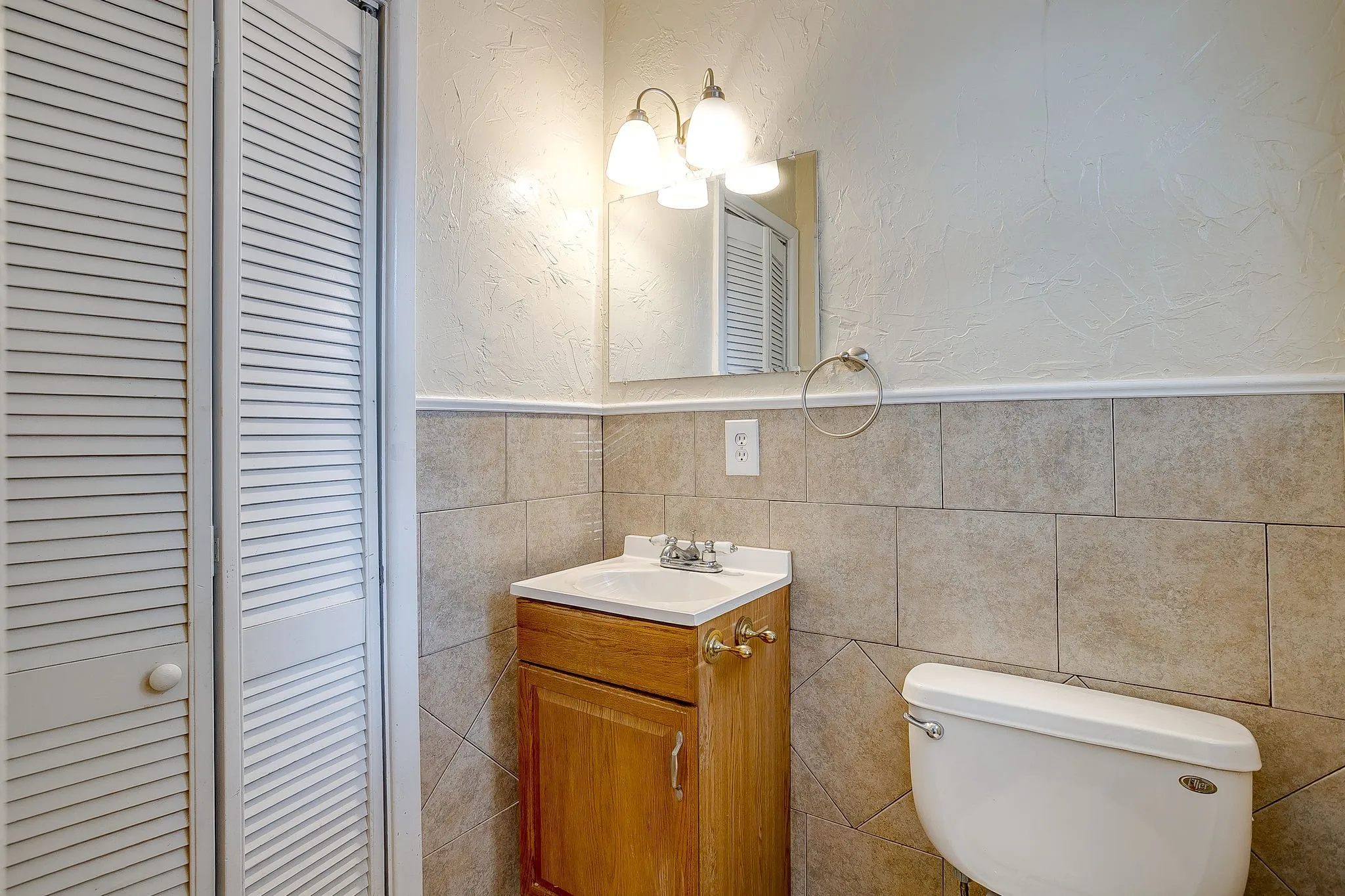 Single Family Residence For Sale in Tarrant County , 2904 Cordone Street, Fort Worth, Texas 76133, 3 Bedroom, 2 Bathroom, Garage spaces, 1,260 Sqft, built in 1955, mls#21396009, Real Estate Agent in Fort Worth, Homes For Sale in Tarrant county, Homes For Sale in Fort Worth, Realtor in Fort Worth Texas, Real Estate Brokerage Independent Realty Texas, Luminita Cordes Realtor