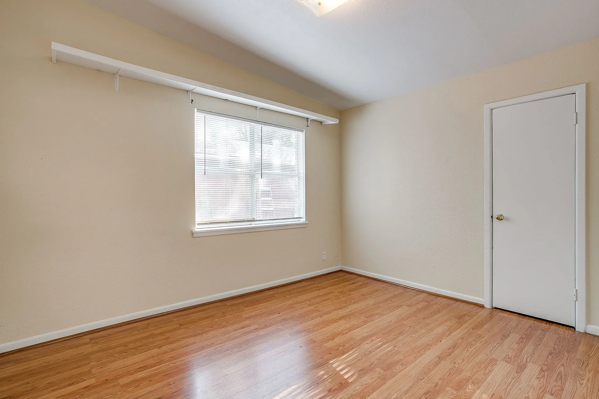 Single Family Residence For Sale in Tarrant County , 2904 Cordone Street, Fort Worth, Texas 76133, 3 Bedroom, 2 Bathroom, Garage spaces, 1,260 Sqft, built in 1955, mls#21396009, Real Estate Agent in Fort Worth, Homes For Sale in Tarrant county, Homes For Sale in Fort Worth, Realtor in Fort Worth Texas, Real Estate Brokerage Independent Realty Texas, Luminita Cordes Realtor