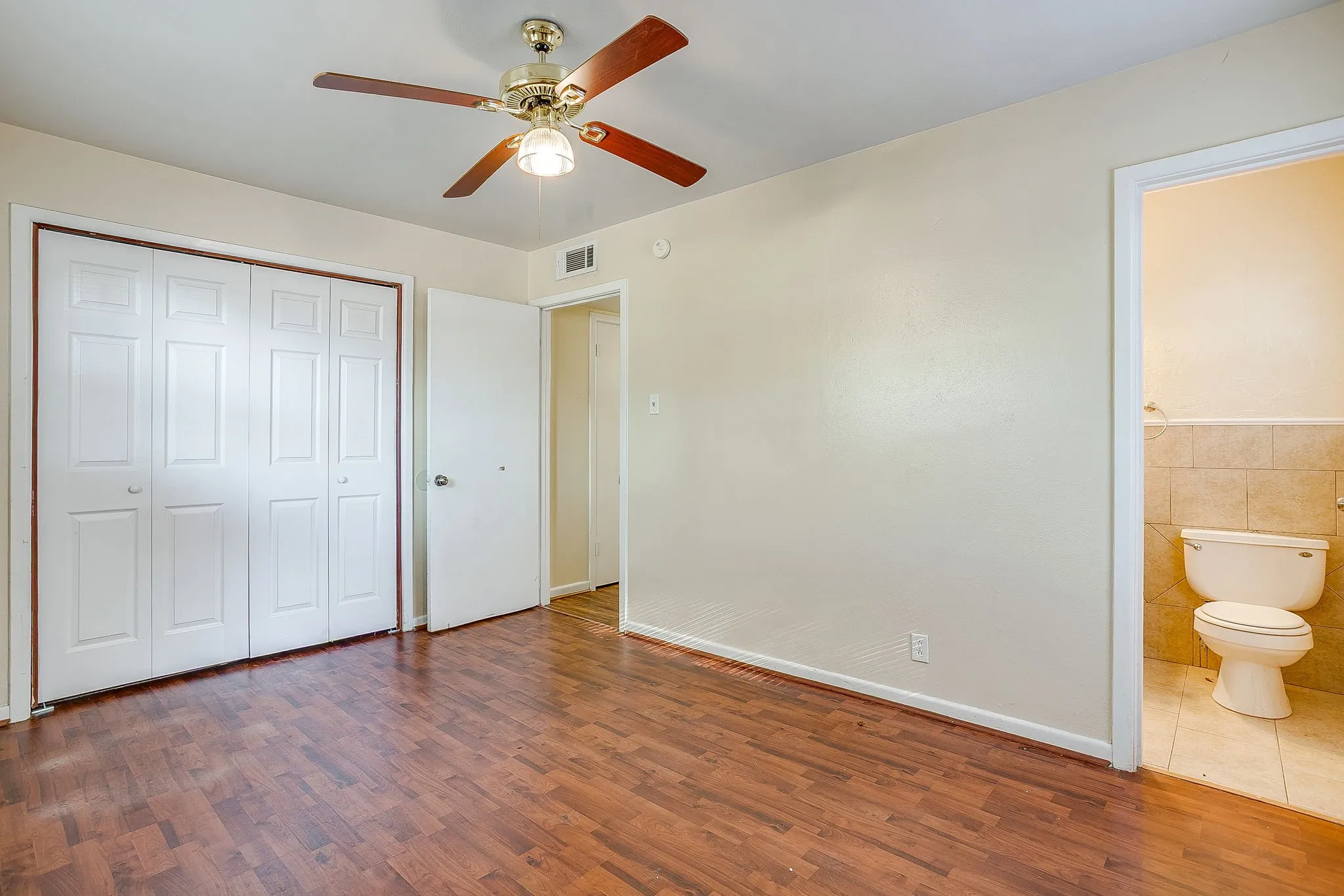 Single Family Residence For Sale in Tarrant County , 2904 Cordone Street, Fort Worth, Texas 76133, 3 Bedroom, 2 Bathroom, Garage spaces, 1,260 Sqft, built in 1955, mls#21396009, Real Estate Agent in Fort Worth, Homes For Sale in Tarrant county, Homes For Sale in Fort Worth, Realtor in Fort Worth Texas, Real Estate Brokerage Independent Realty Texas, Luminita Cordes Realtor