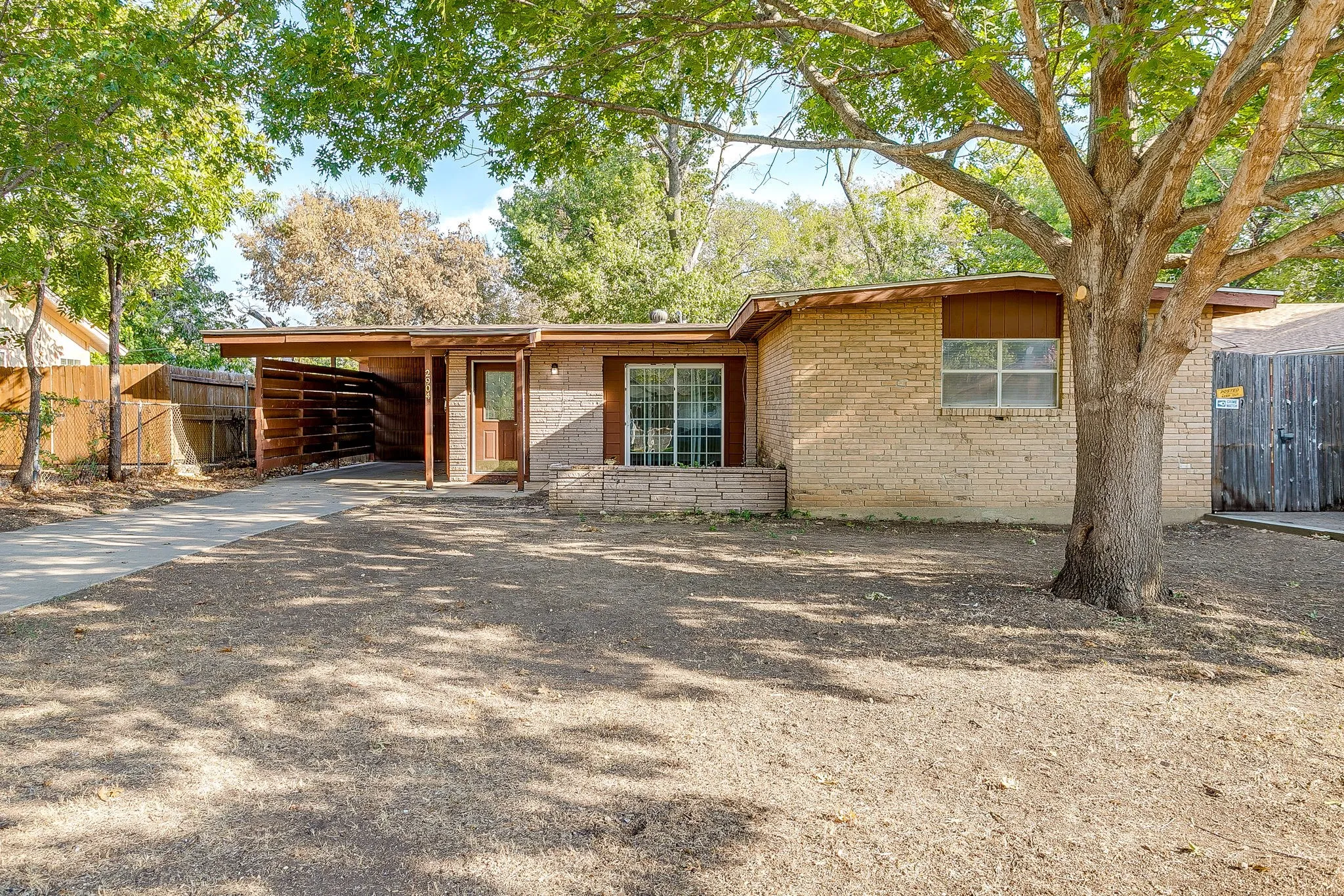 Single Family Residence For Sale in Tarrant County , 2904 Cordone Street, Fort Worth, Texas 76133, 3 Bedroom, 2 Bathroom, Garage spaces, 1,260 Sqft, built in 1955, mls#21396009, Real Estate Agent in Fort Worth, Homes For Sale in Tarrant county, Homes For Sale in Fort Worth, Realtor in Fort Worth Texas, Real Estate Brokerage Independent Realty Texas, Luminita Cordes Realtor