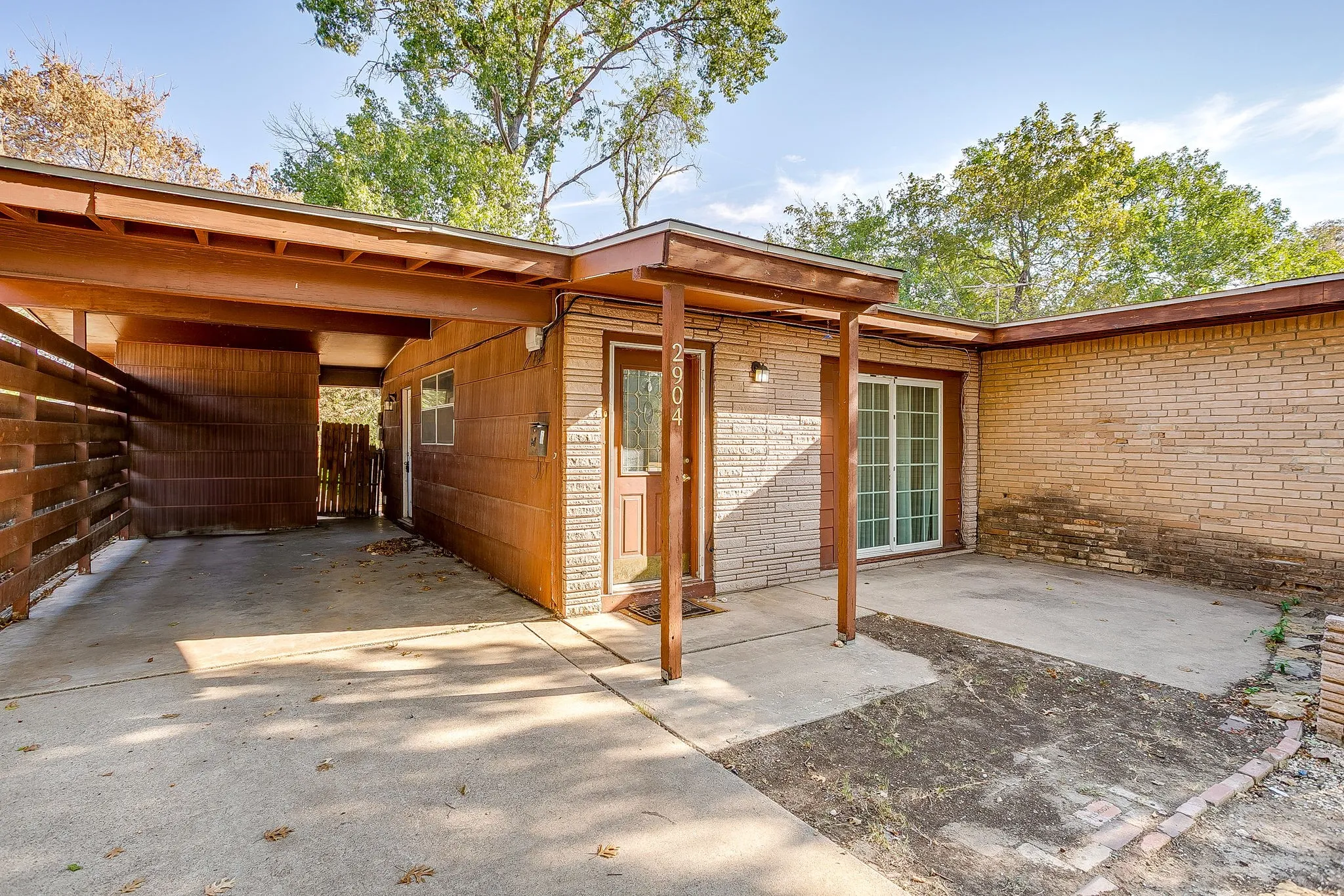 Single Family Residence For Sale in Tarrant County , 2904 Cordone Street, Fort Worth, Texas 76133, 3 Bedroom, 2 Bathroom, Garage spaces, 1,260 Sqft, built in 1955, mls#21396009, Real Estate Agent in Fort Worth, Homes For Sale in Tarrant county, Homes For Sale in Fort Worth, Realtor in Fort Worth Texas, Real Estate Brokerage Independent Realty Texas, Luminita Cordes Realtor
