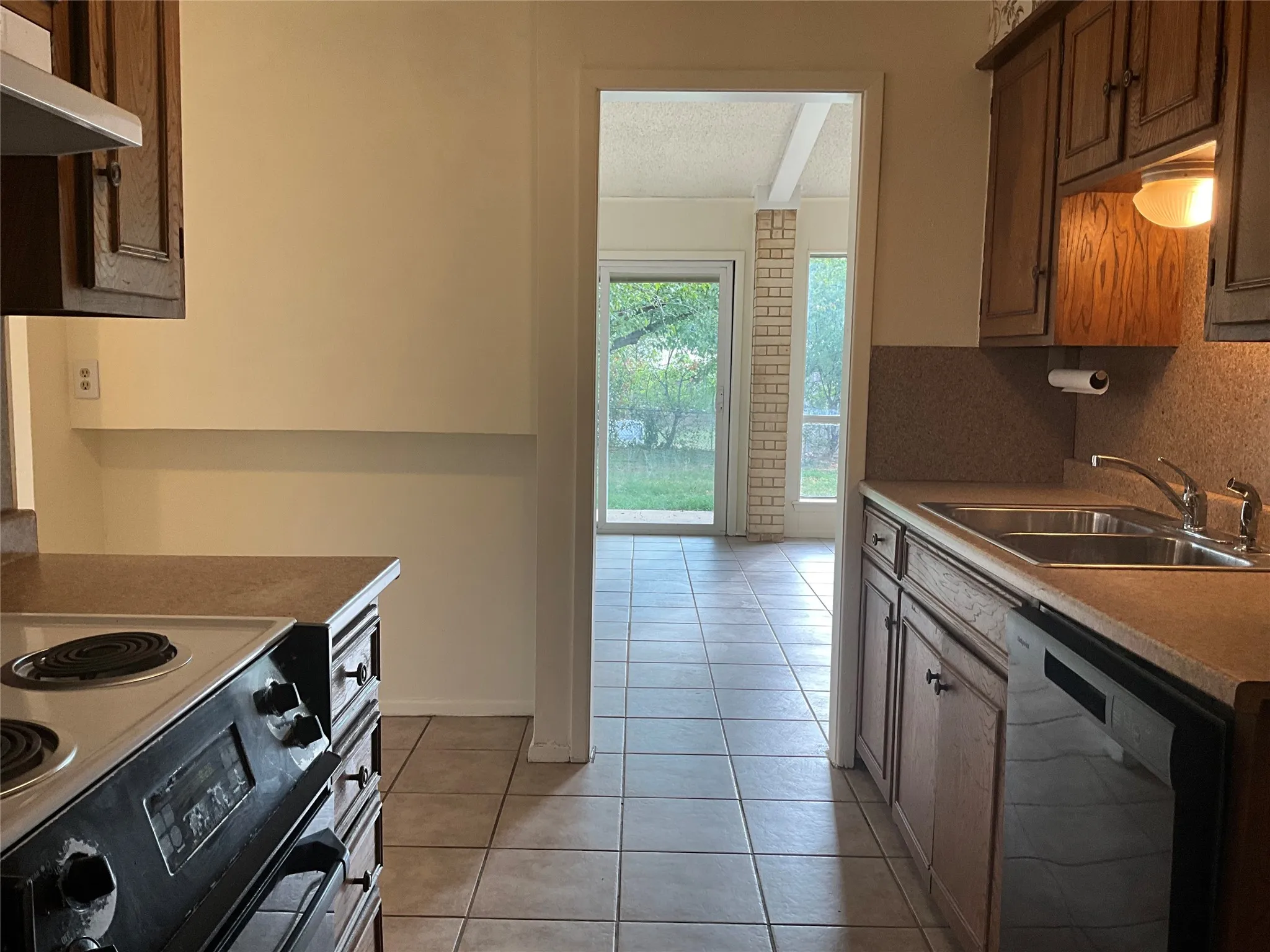 Single Family Residence For Rent in Palo Pinto County , 806 Long Drive, Mineral Wells, Texas 76067, 3 Bedroom, 2 Bathroom, 2 Garage spaces, 1,354 Sqft, built in 1967, mls#21397672, Real Estate Agent in Mineral Wells, Homes For Rent in Palo Pinto county, Homes For Rent in Mineral Wells, Realtor in Mineral Wells Texas, Real Estate Brokerage Independent Realty Texas, Luminita Cordes Realtor