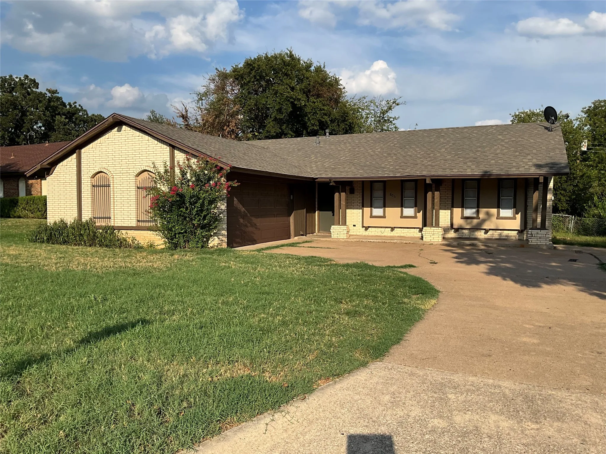 Single Family Residence For Rent in Palo Pinto County , 806 Long Drive, Mineral Wells, Texas 76067, 3 Bedroom, 2 Bathroom, 2 Garage spaces, 1,354 Sqft, built in 1967, mls#21397672, Real Estate Agent in Mineral Wells, Homes For Rent in Palo Pinto county, Homes For Rent in Mineral Wells, Realtor in Mineral Wells Texas, Real Estate Brokerage Independent Realty Texas, Luminita Cordes Realtor