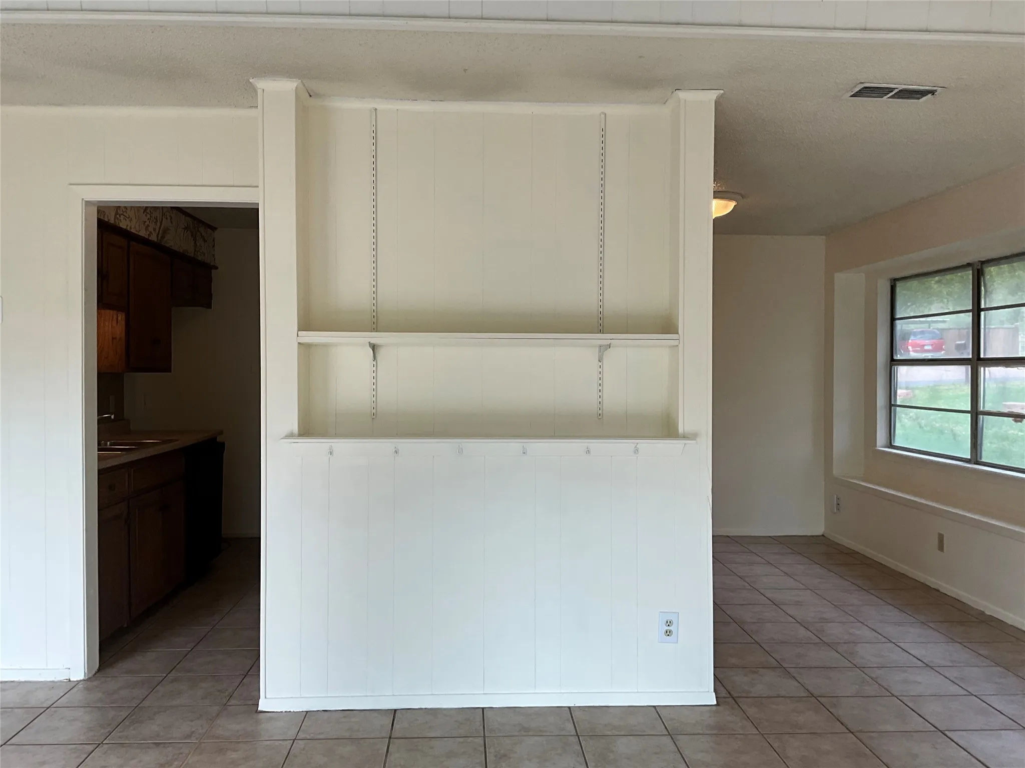 Single Family Residence For Rent in Palo Pinto County , 806 Long Drive, Mineral Wells, Texas 76067, 3 Bedroom, 2 Bathroom, 2 Garage spaces, 1,354 Sqft, built in 1967, mls#21397672, Real Estate Agent in Mineral Wells, Homes For Rent in Palo Pinto county, Homes For Rent in Mineral Wells, Realtor in Mineral Wells Texas, Real Estate Brokerage Independent Realty Texas, Luminita Cordes Realtor