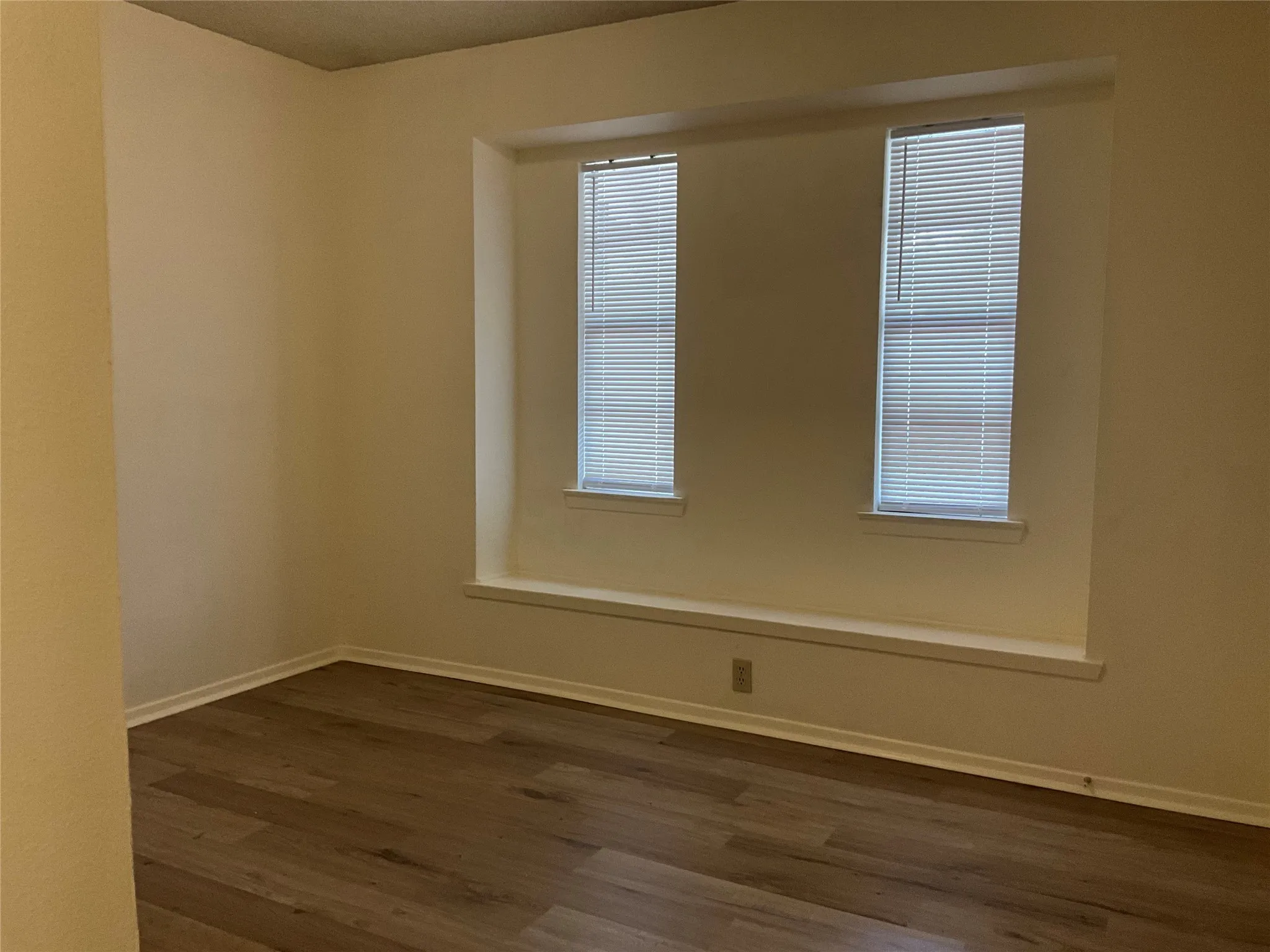 Single Family Residence For Rent in Palo Pinto County , 806 Long Drive, Mineral Wells, Texas 76067, 3 Bedroom, 2 Bathroom, 2 Garage spaces, 1,354 Sqft, built in 1967, mls#21397672, Real Estate Agent in Mineral Wells, Homes For Rent in Palo Pinto county, Homes For Rent in Mineral Wells, Realtor in Mineral Wells Texas, Real Estate Brokerage Independent Realty Texas, Luminita Cordes Realtor