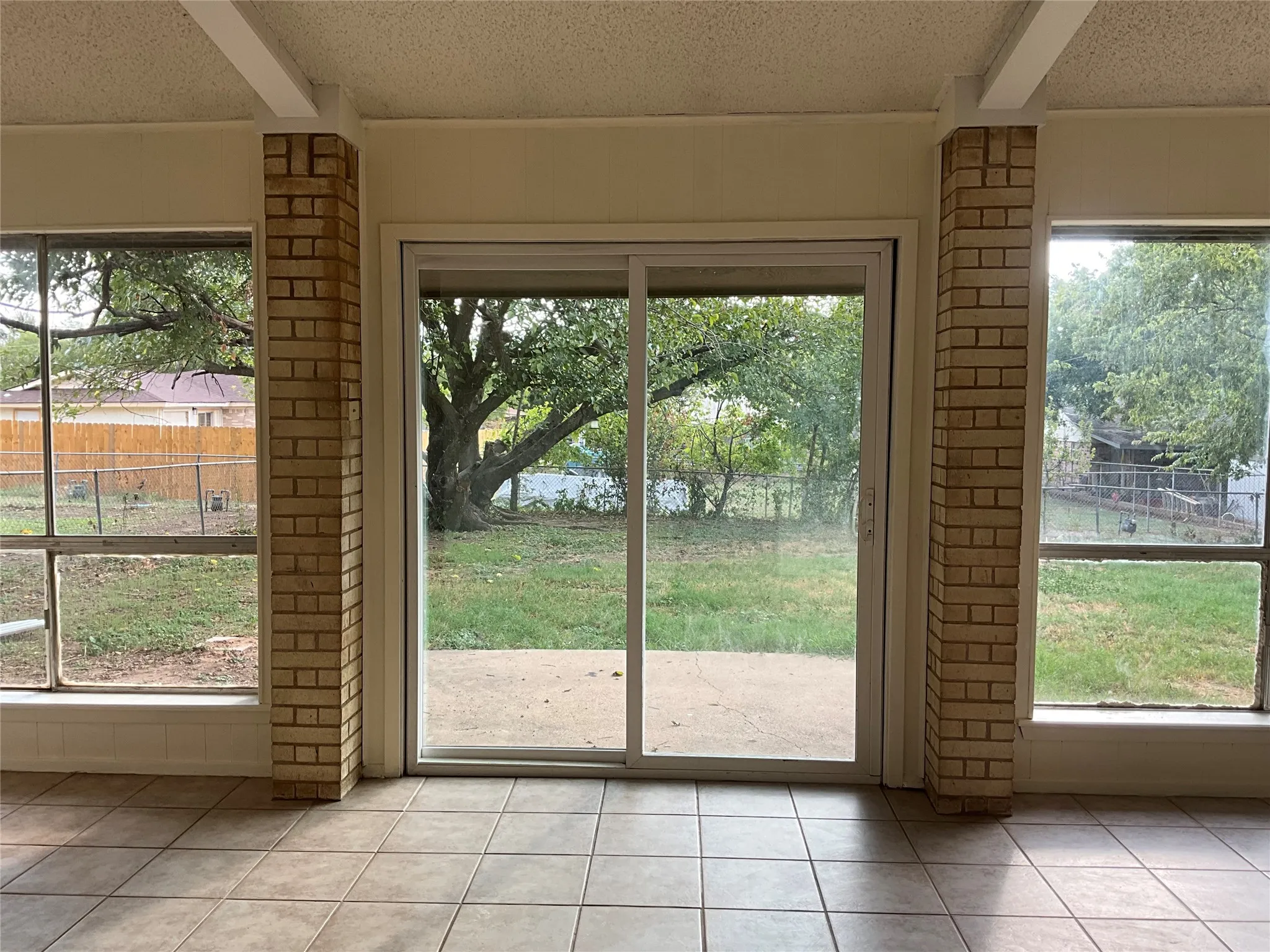 Single Family Residence For Rent in Palo Pinto County , 806 Long Drive, Mineral Wells, Texas 76067, 3 Bedroom, 2 Bathroom, 2 Garage spaces, 1,354 Sqft, built in 1967, mls#21397672, Real Estate Agent in Mineral Wells, Homes For Rent in Palo Pinto county, Homes For Rent in Mineral Wells, Realtor in Mineral Wells Texas, Real Estate Brokerage Independent Realty Texas, Luminita Cordes Realtor