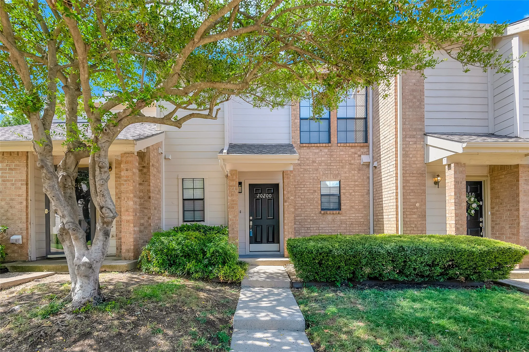 Condominium For Rent in Dallas County , 3635 Garden Brook Drive 20200L, Farmers Branch, Texas 75234, 1 Bedroom, 2 Bathroom, Garage spaces, 1,044 Sqft, built in 1986, mls#21396352, Real Estate Agent in Farmers Branch, Homes For Rent in Dallas county, Homes For Rent in Farmers Branch, Realtor in Farmers Branch Texas, Real Estate Brokerage Independent Realty Texas, Luminita Cordes Realtor
