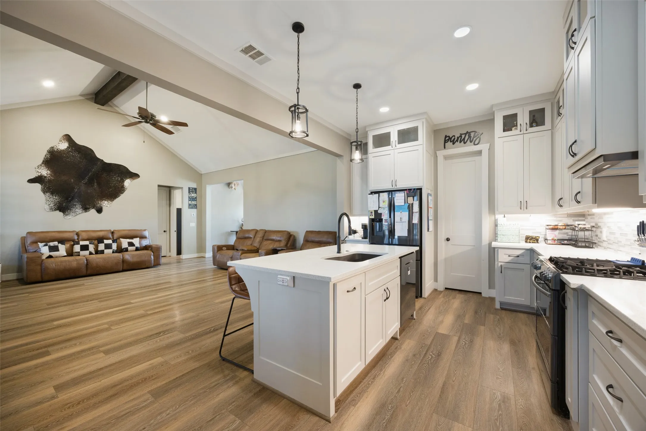 Single Family Residence For Sale in Grayson County , 341 George Road, Howe, Texas 75459, 4 Bedroom, 5 Bathroom, 3 Garage spaces, 3,372 Sqft, built in 2020, mls#21381397, Real Estate Agent in Howe, Homes For Sale in Grayson county, Homes For Sale in Howe, Realtor in Howe Texas, Real Estate Brokerage Independent Realty Texas, Luminita Cordes Realtor