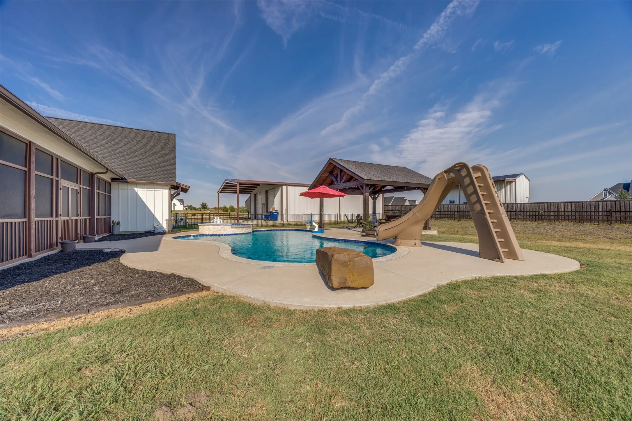 Single Family Residence For Sale in Grayson County , 341 George Road, Howe, Texas 75459, 4 Bedroom, 5 Bathroom, 3 Garage spaces, 3,372 Sqft, built in 2020, mls#21381397, Real Estate Agent in Howe, Homes For Sale in Grayson county, Homes For Sale in Howe, Realtor in Howe Texas, Real Estate Brokerage Independent Realty Texas, Luminita Cordes Realtor