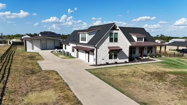 Single Family Residence For Sale in Grayson County , 341 George Road, Howe, Texas 75459, 4 Bedroom, 5 Bathroom, 3 Garage spaces, 3,372 Sqft, built in 2020, mls#21381397, Real Estate Agent in Howe, Homes For Sale in Grayson county, Homes For Sale in Howe, Realtor in Howe Texas, Real Estate Brokerage Independent Realty Texas, Luminita Cordes Realtor