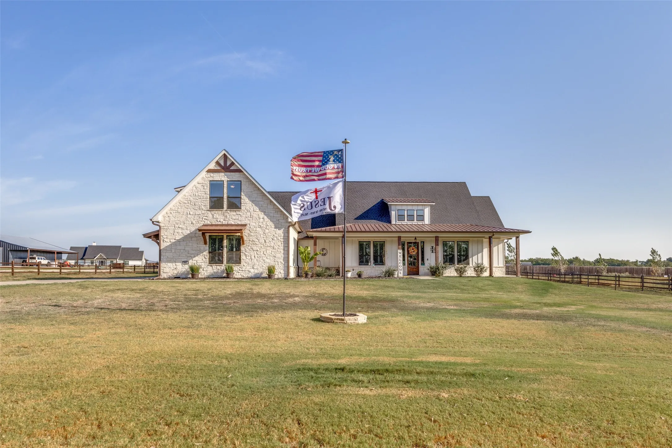 Single Family Residence For Sale in Grayson County , 341 George Road, Howe, Texas 75459, 4 Bedroom, 5 Bathroom, 3 Garage spaces, 3,372 Sqft, built in 2020, mls#21381397, Real Estate Agent in Howe, Homes For Sale in Grayson county, Homes For Sale in Howe, Realtor in Howe Texas, Real Estate Brokerage Independent Realty Texas, Luminita Cordes Realtor