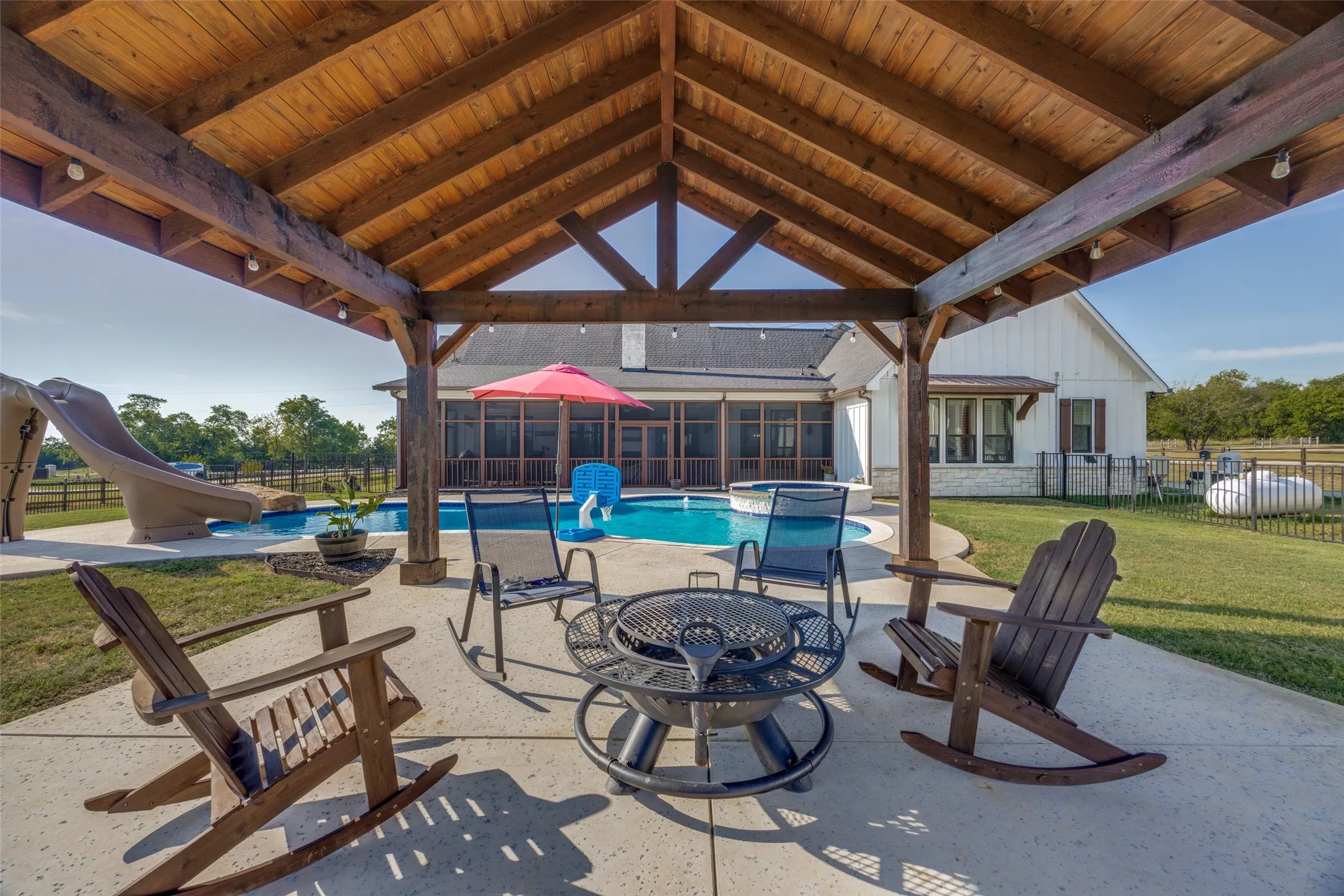 Single Family Residence For Sale in Grayson County , 341 George Road, Howe, Texas 75459, 4 Bedroom, 5 Bathroom, 3 Garage spaces, 3,372 Sqft, built in 2020, mls#21381397, Real Estate Agent in Howe, Homes For Sale in Grayson county, Homes For Sale in Howe, Realtor in Howe Texas, Real Estate Brokerage Independent Realty Texas, Luminita Cordes Realtor