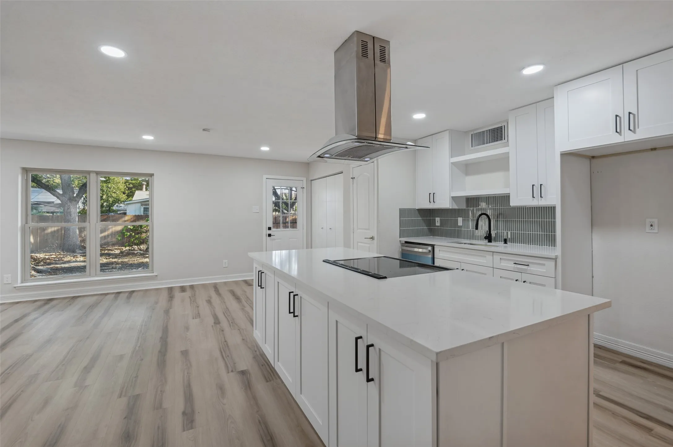 Single Family Residence For Sale in Denton County , 5221 Alpha Drive, The Colony, Texas 75056, 3 Bedroom, 2 Bathroom, 2 Garage spaces, 1,488 Sqft, built in 1974, mls#21397605, Real Estate Agent in The Colony, Homes For Sale in Denton county, Homes For Sale in The Colony, Realtor in The Colony Texas, Real Estate Brokerage Independent Realty Texas, Luminita Cordes Realtor