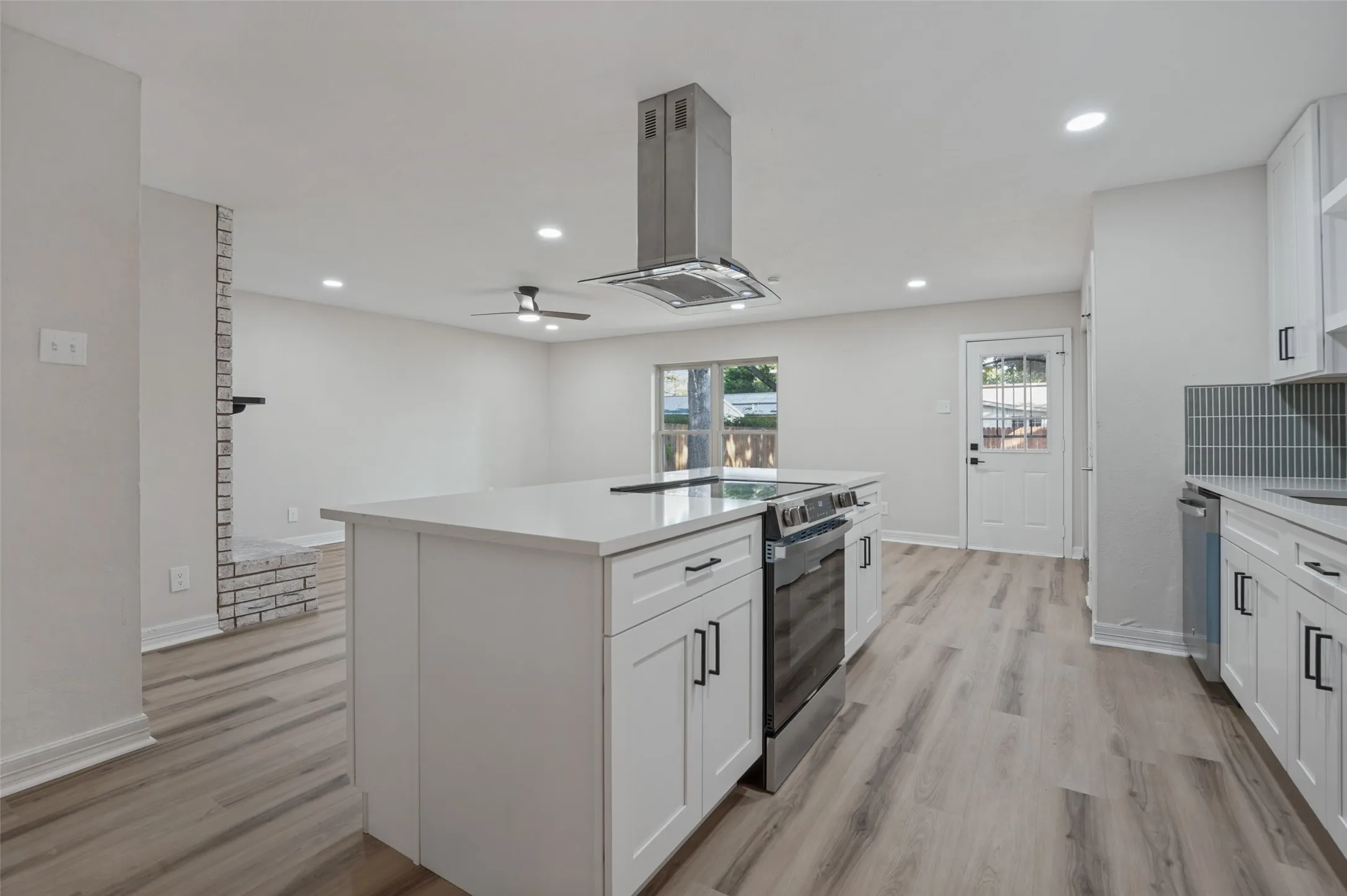 Single Family Residence For Sale in Denton County , 5221 Alpha Drive, The Colony, Texas 75056, 3 Bedroom, 2 Bathroom, 2 Garage spaces, 1,488 Sqft, built in 1974, mls#21397605, Real Estate Agent in The Colony, Homes For Sale in Denton county, Homes For Sale in The Colony, Realtor in The Colony Texas, Real Estate Brokerage Independent Realty Texas, Luminita Cordes Realtor