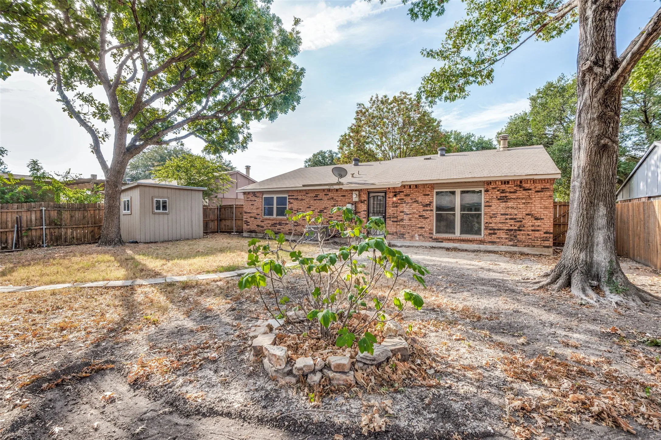 Single Family Residence For Sale in Denton County , 5221 Alpha Drive, The Colony, Texas 75056, 3 Bedroom, 2 Bathroom, 2 Garage spaces, 1,488 Sqft, built in 1974, mls#21397605, Real Estate Agent in The Colony, Homes For Sale in Denton county, Homes For Sale in The Colony, Realtor in The Colony Texas, Real Estate Brokerage Independent Realty Texas, Luminita Cordes Realtor