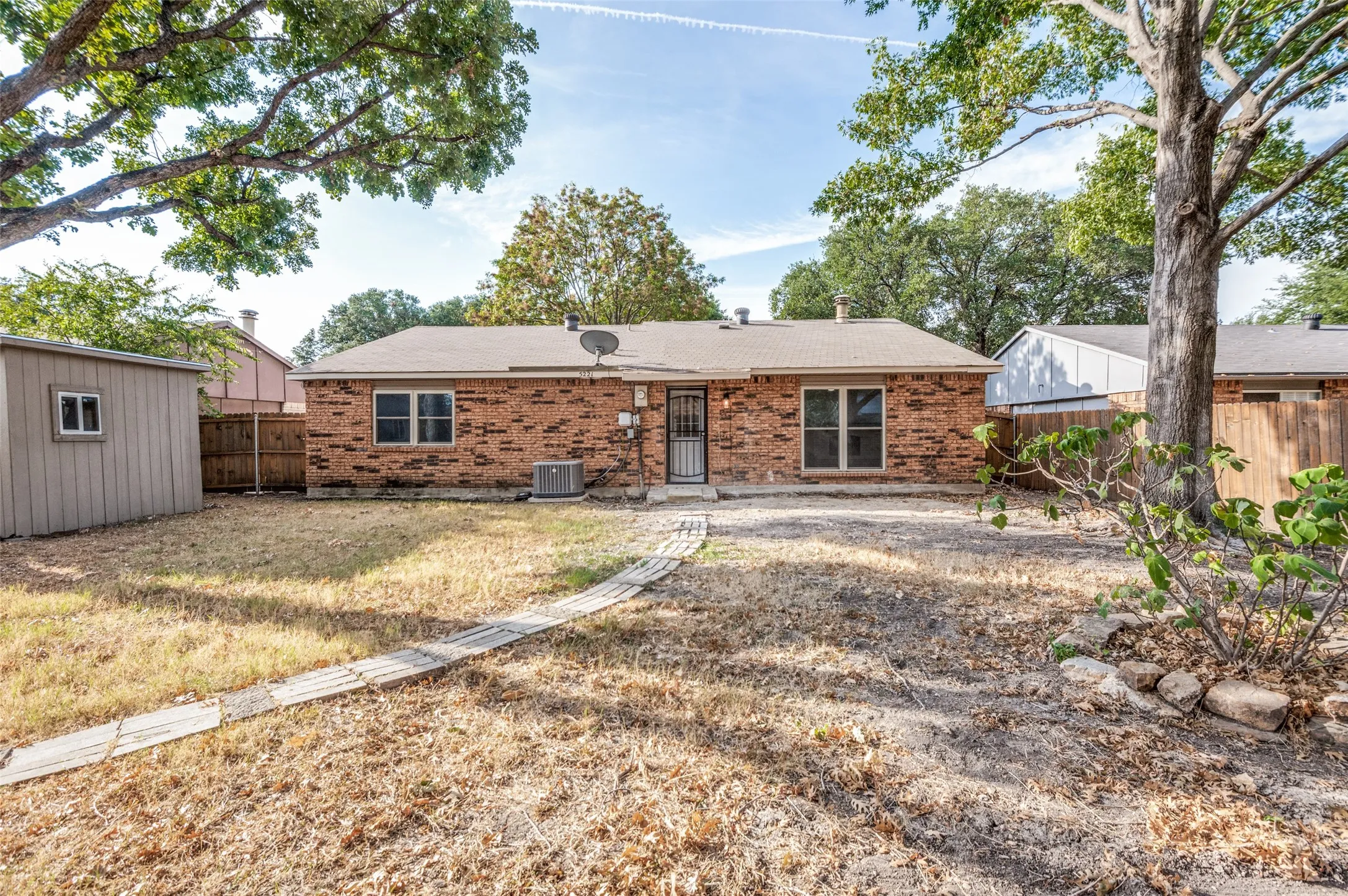 Single Family Residence For Sale in Denton County , 5221 Alpha Drive, The Colony, Texas 75056, 3 Bedroom, 2 Bathroom, 2 Garage spaces, 1,488 Sqft, built in 1974, mls#21397605, Real Estate Agent in The Colony, Homes For Sale in Denton county, Homes For Sale in The Colony, Realtor in The Colony Texas, Real Estate Brokerage Independent Realty Texas, Luminita Cordes Realtor