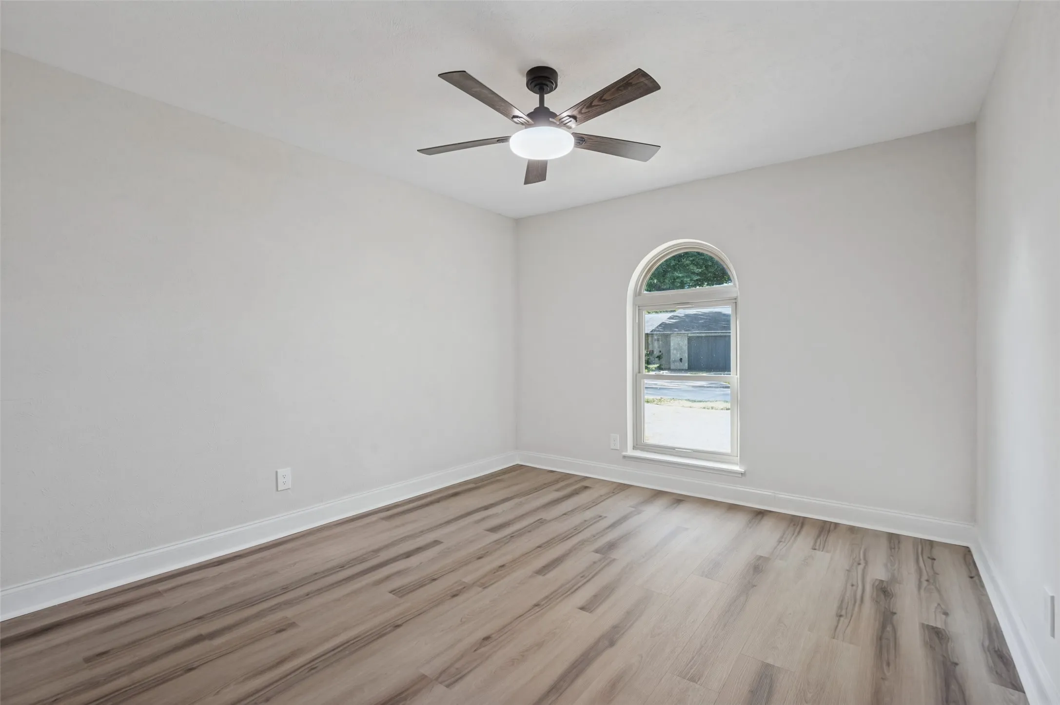 Single Family Residence For Sale in Denton County , 5221 Alpha Drive, The Colony, Texas 75056, 3 Bedroom, 2 Bathroom, 2 Garage spaces, 1,488 Sqft, built in 1974, mls#21397605, Real Estate Agent in The Colony, Homes For Sale in Denton county, Homes For Sale in The Colony, Realtor in The Colony Texas, Real Estate Brokerage Independent Realty Texas, Luminita Cordes Realtor