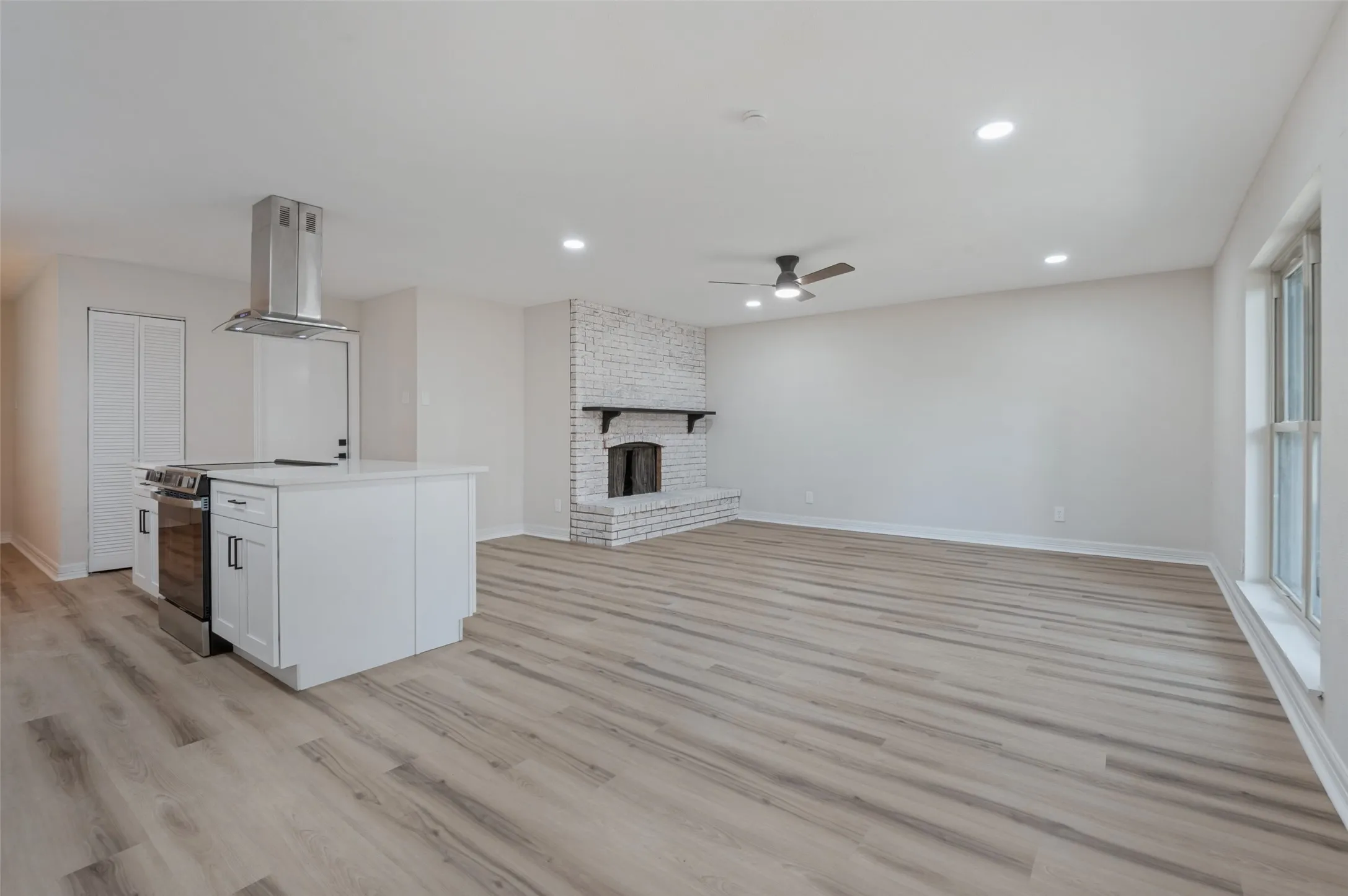 Single Family Residence For Sale in Denton County , 5221 Alpha Drive, The Colony, Texas 75056, 3 Bedroom, 2 Bathroom, 2 Garage spaces, 1,488 Sqft, built in 1974, mls#21397605, Real Estate Agent in The Colony, Homes For Sale in Denton county, Homes For Sale in The Colony, Realtor in The Colony Texas, Real Estate Brokerage Independent Realty Texas, Luminita Cordes Realtor