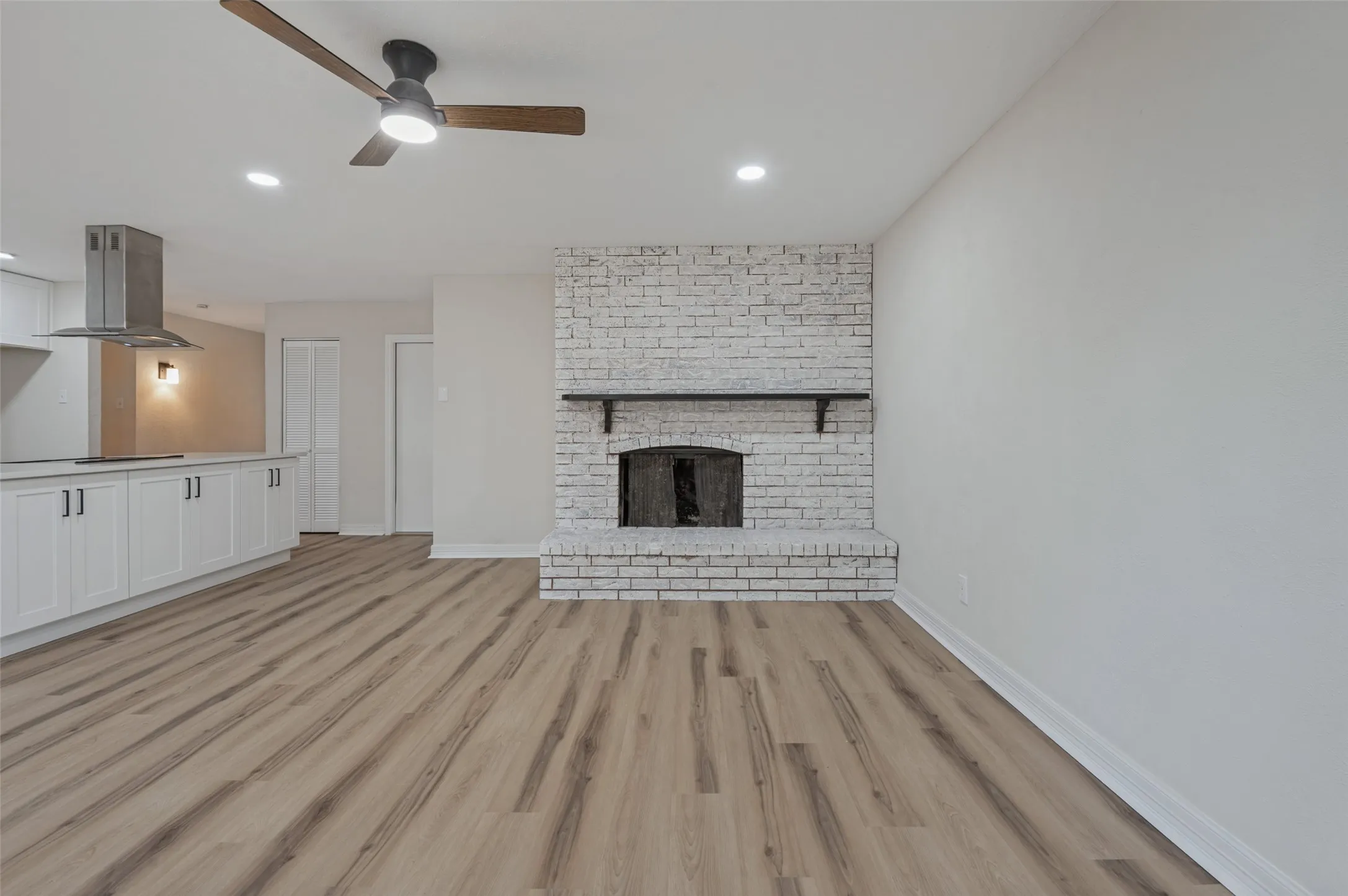 Single Family Residence For Sale in Denton County , 5221 Alpha Drive, The Colony, Texas 75056, 3 Bedroom, 2 Bathroom, 2 Garage spaces, 1,488 Sqft, built in 1974, mls#21397605, Real Estate Agent in The Colony, Homes For Sale in Denton county, Homes For Sale in The Colony, Realtor in The Colony Texas, Real Estate Brokerage Independent Realty Texas, Luminita Cordes Realtor
