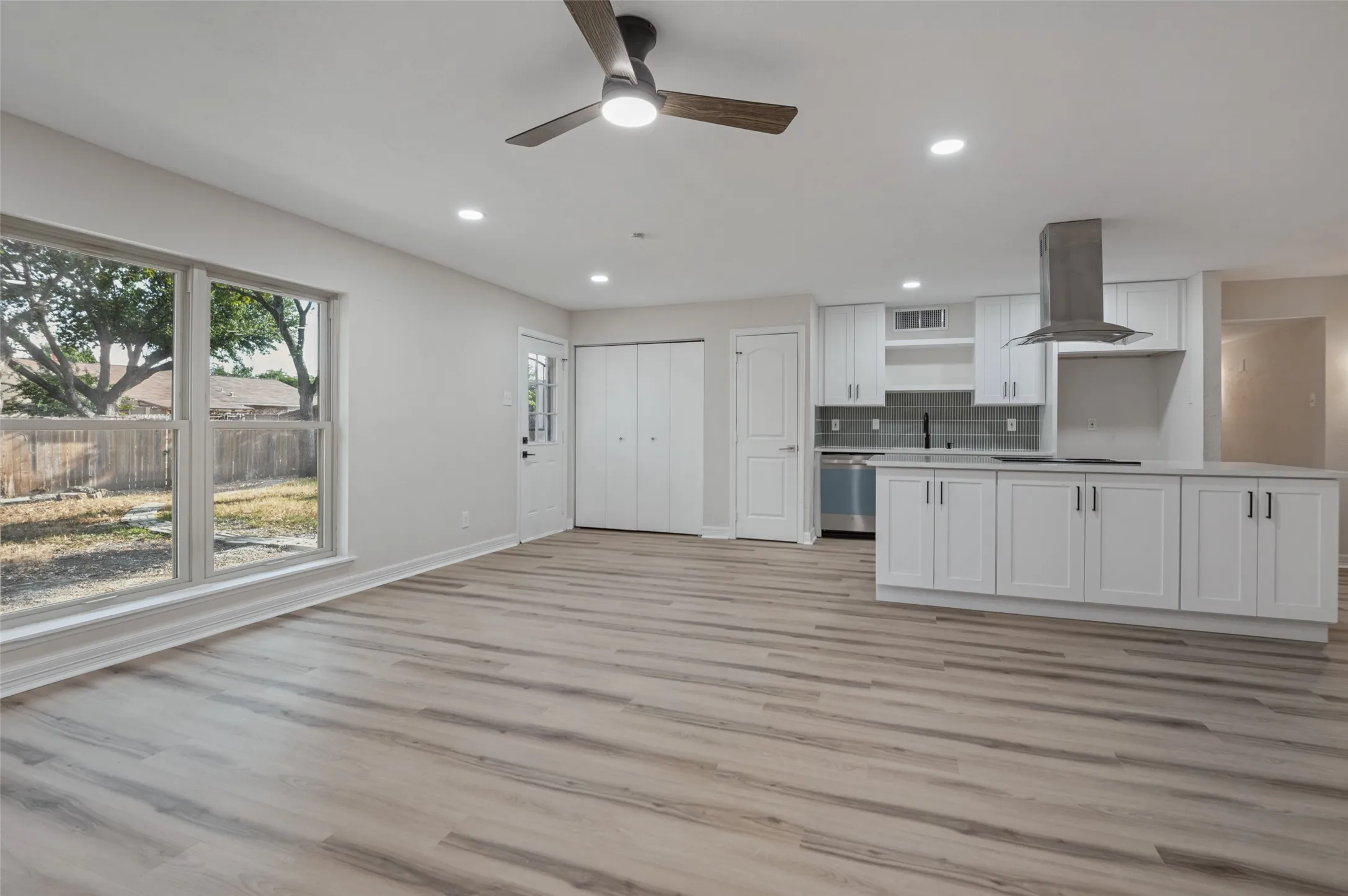 Single Family Residence For Sale in Denton County , 5221 Alpha Drive, The Colony, Texas 75056, 3 Bedroom, 2 Bathroom, 2 Garage spaces, 1,488 Sqft, built in 1974, mls#21397605, Real Estate Agent in The Colony, Homes For Sale in Denton county, Homes For Sale in The Colony, Realtor in The Colony Texas, Real Estate Brokerage Independent Realty Texas, Luminita Cordes Realtor