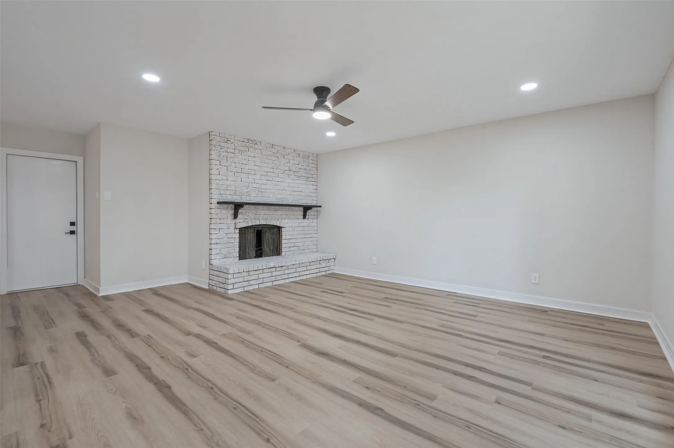 Single Family Residence For Sale in Denton County , 5221 Alpha Drive, The Colony, Texas 75056, 3 Bedroom, 2 Bathroom, 2 Garage spaces, 1,488 Sqft, built in 1974, mls#21397605, Real Estate Agent in The Colony, Homes For Sale in Denton county, Homes For Sale in The Colony, Realtor in The Colony Texas, Real Estate Brokerage Independent Realty Texas, Luminita Cordes Realtor