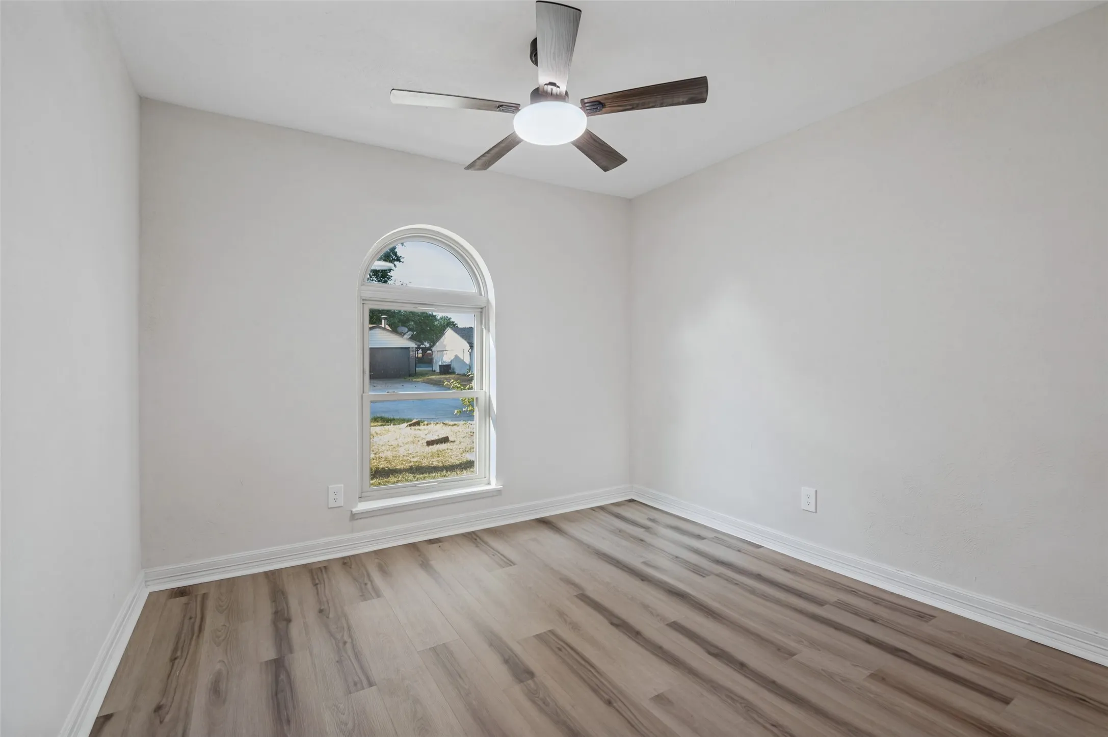 Single Family Residence For Sale in Denton County , 5221 Alpha Drive, The Colony, Texas 75056, 3 Bedroom, 2 Bathroom, 2 Garage spaces, 1,488 Sqft, built in 1974, mls#21397605, Real Estate Agent in The Colony, Homes For Sale in Denton county, Homes For Sale in The Colony, Realtor in The Colony Texas, Real Estate Brokerage Independent Realty Texas, Luminita Cordes Realtor