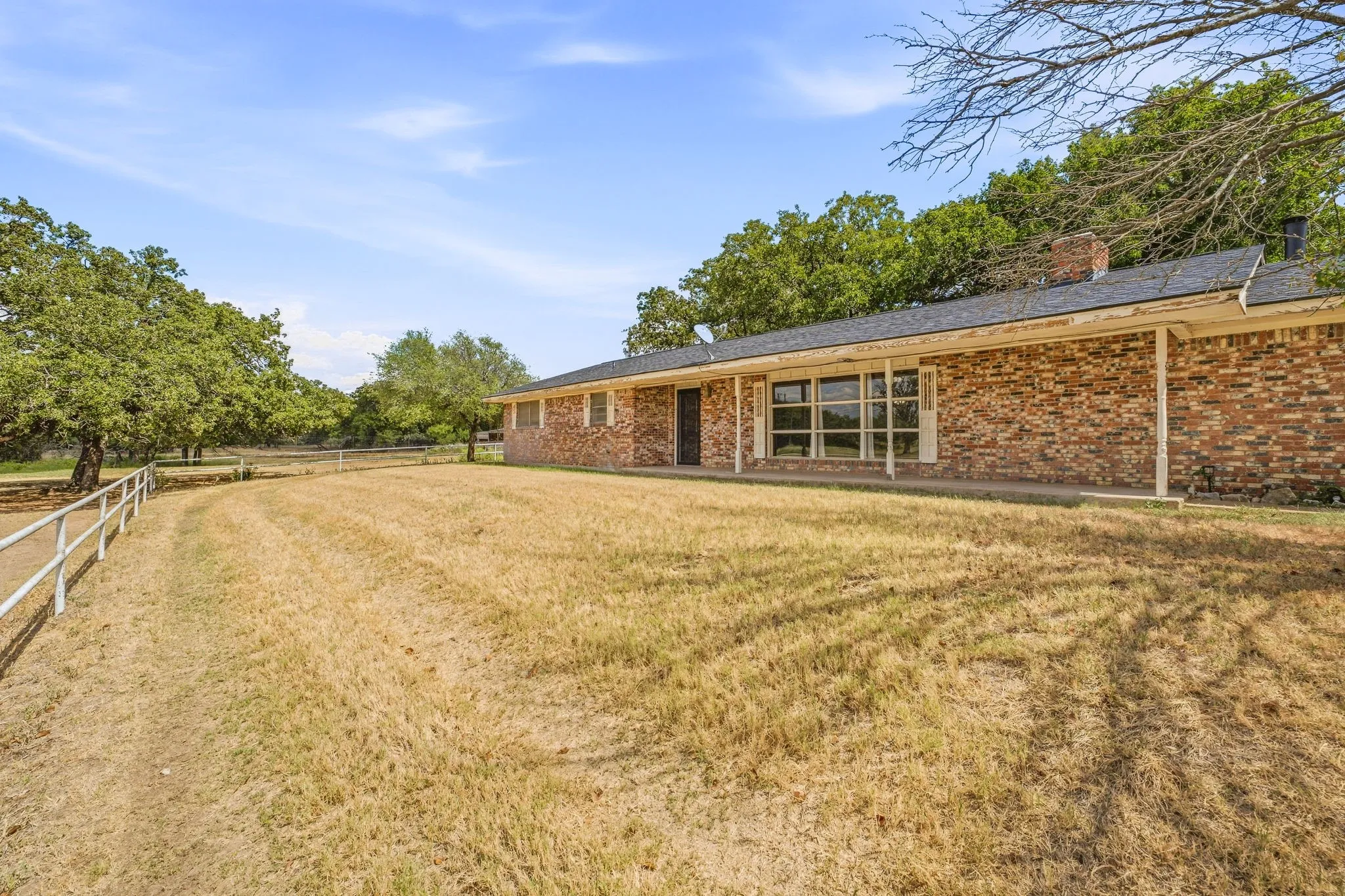 Farm For Sale in Erath County , 12592 N US Highway 377, Stephenville, Texas 76401, 3 Bedroom, 3 Bathroom, 2 Garage spaces, 2,237 Sqft, built in 1973, mls#21397460, Real Estate Agent in Stephenville, Homes For Sale in Erath county, Homes For Sale in Stephenville, Realtor in Stephenville Texas, Real Estate Brokerage Independent Realty Texas, Luminita Cordes Realtor