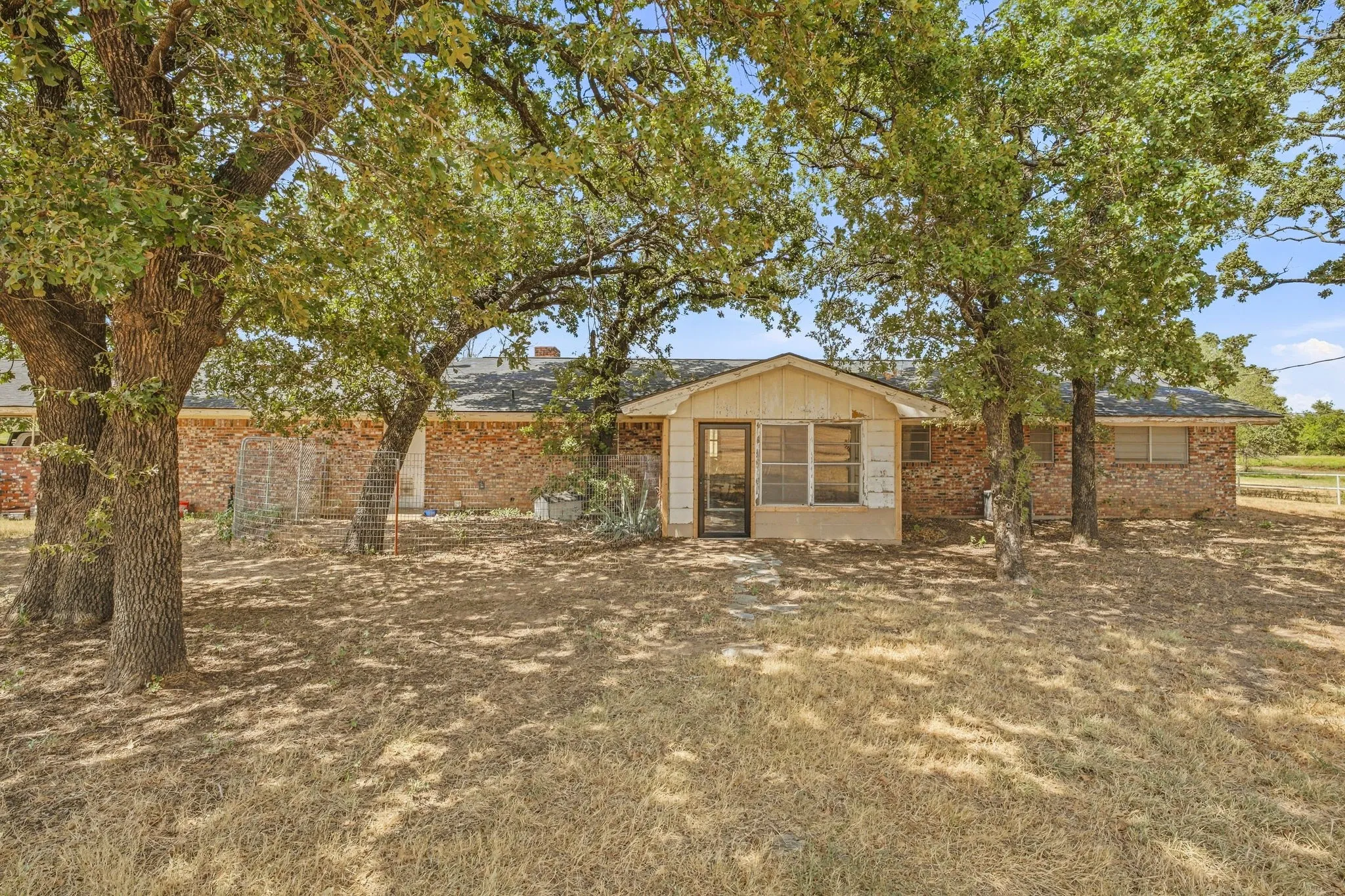 Farm For Sale in Erath County , 12592 N US Highway 377, Stephenville, Texas 76401, 3 Bedroom, 3 Bathroom, 2 Garage spaces, 2,237 Sqft, built in 1973, mls#21397460, Real Estate Agent in Stephenville, Homes For Sale in Erath county, Homes For Sale in Stephenville, Realtor in Stephenville Texas, Real Estate Brokerage Independent Realty Texas, Luminita Cordes Realtor