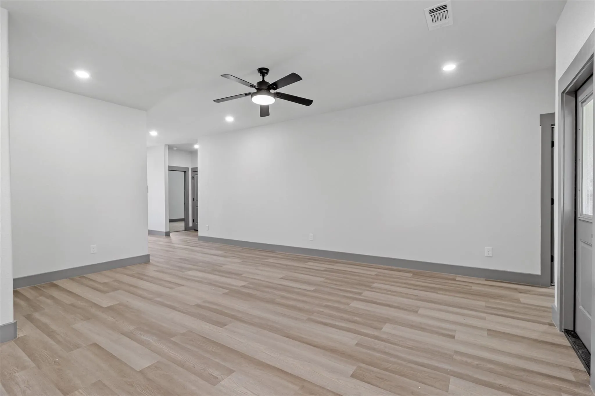 Single Family Residence For Rent in Grayson County , 405 W Hull Street, Denison, Texas 75020, 3 Bedroom, 2 Bathroom, 2 Garage spaces, 1,344 Sqft, built in 2024, mls#21397704, Real Estate Agent in Denison, Homes For Rent in Grayson county, Homes For Rent in Denison, Realtor in Denison Texas, Real Estate Brokerage Independent Realty Texas, Luminita Cordes Realtor