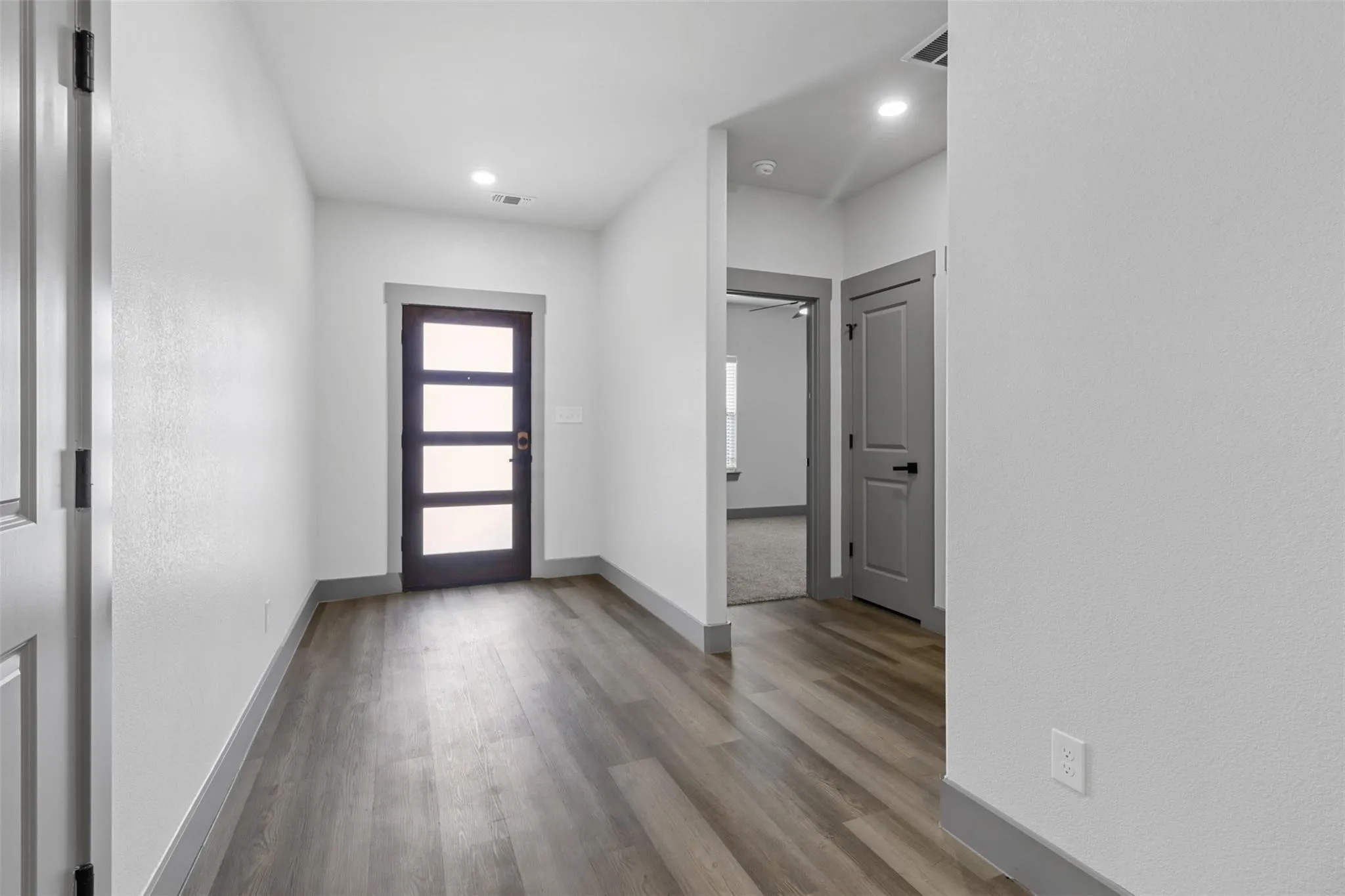 Single Family Residence For Rent in Grayson County , 405 W Hull Street, Denison, Texas 75020, 3 Bedroom, 2 Bathroom, 2 Garage spaces, 1,344 Sqft, built in 2024, mls#21397704, Real Estate Agent in Denison, Homes For Rent in Grayson county, Homes For Rent in Denison, Realtor in Denison Texas, Real Estate Brokerage Independent Realty Texas, Luminita Cordes Realtor