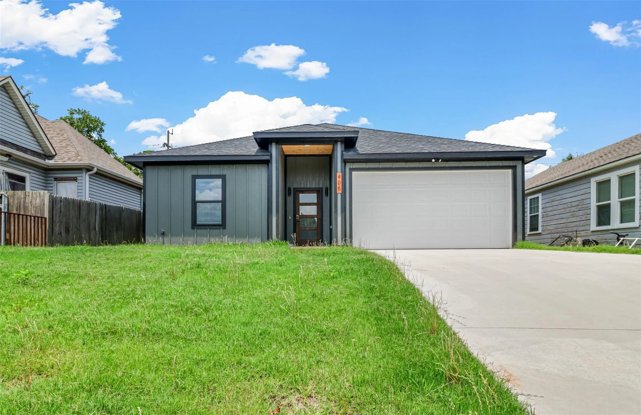 Single Family Residence For Rent in Grayson County , 405 W Hull Street, Denison, Texas 75020, 3 Bedroom, 2 Bathroom, 2 Garage spaces, 1,344 Sqft, built in 2024, mls#21397704, Real Estate Agent in Denison, Homes For Rent in Grayson county, Homes For Rent in Denison, Realtor in Denison Texas, Real Estate Brokerage Independent Realty Texas, Luminita Cordes Realtor