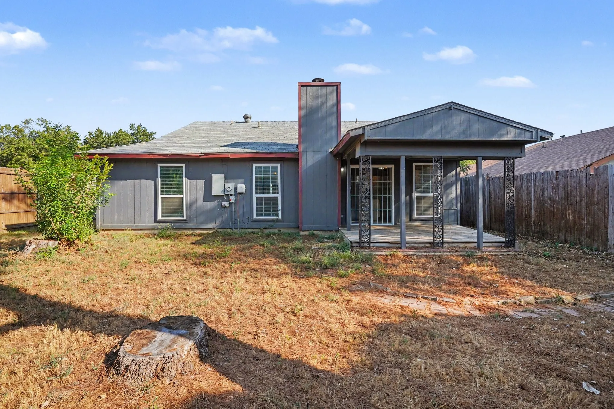 Single Family Residence For Sale in Tarrant County , 7500 Little Rock Lane, Fort Worth, Texas 76120, 3 Bedroom, 2 Bathroom, 2 Garage spaces, 1,230 Sqft, built in 1986, mls#21392665, Real Estate Agent in Fort Worth, Homes For Sale in Tarrant county, Homes For Sale in Fort Worth, Realtor in Fort Worth Texas, Real Estate Brokerage Independent Realty Texas, Luminita Cordes Realtor