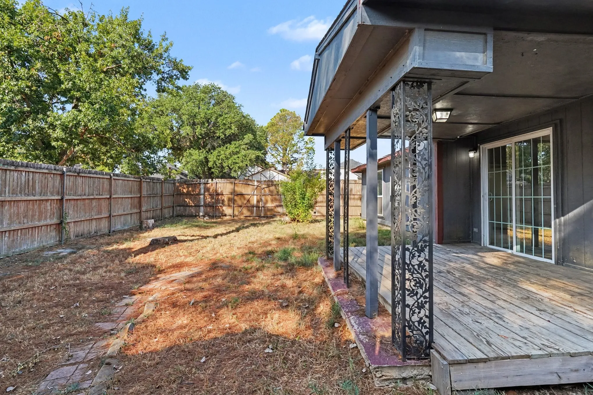 Single Family Residence For Sale in Tarrant County , 7500 Little Rock Lane, Fort Worth, Texas 76120, 3 Bedroom, 2 Bathroom, 2 Garage spaces, 1,230 Sqft, built in 1986, mls#21392665, Real Estate Agent in Fort Worth, Homes For Sale in Tarrant county, Homes For Sale in Fort Worth, Realtor in Fort Worth Texas, Real Estate Brokerage Independent Realty Texas, Luminita Cordes Realtor