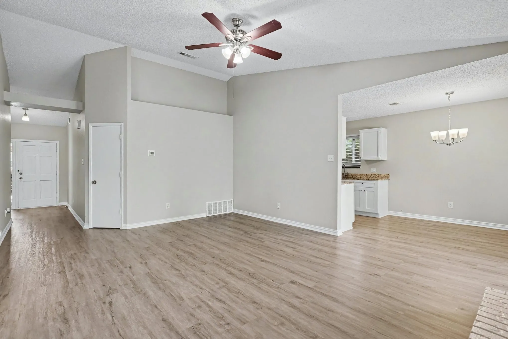 Single Family Residence For Sale in Tarrant County , 7500 Little Rock Lane, Fort Worth, Texas 76120, 3 Bedroom, 2 Bathroom, 2 Garage spaces, 1,230 Sqft, built in 1986, mls#21392665, Real Estate Agent in Fort Worth, Homes For Sale in Tarrant county, Homes For Sale in Fort Worth, Realtor in Fort Worth Texas, Real Estate Brokerage Independent Realty Texas, Luminita Cordes Realtor