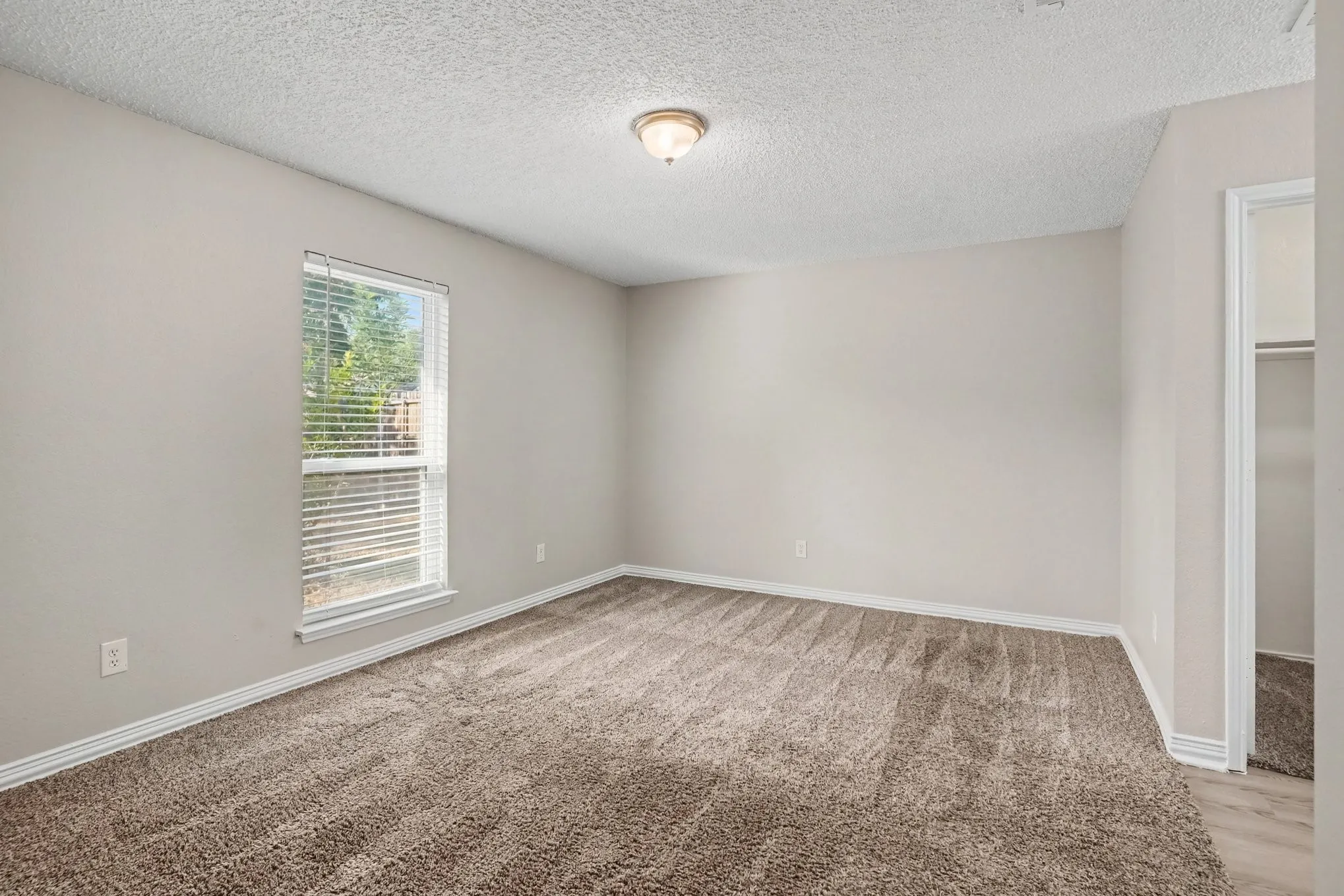 Single Family Residence For Sale in Tarrant County , 7500 Little Rock Lane, Fort Worth, Texas 76120, 3 Bedroom, 2 Bathroom, 2 Garage spaces, 1,230 Sqft, built in 1986, mls#21392665, Real Estate Agent in Fort Worth, Homes For Sale in Tarrant county, Homes For Sale in Fort Worth, Realtor in Fort Worth Texas, Real Estate Brokerage Independent Realty Texas, Luminita Cordes Realtor