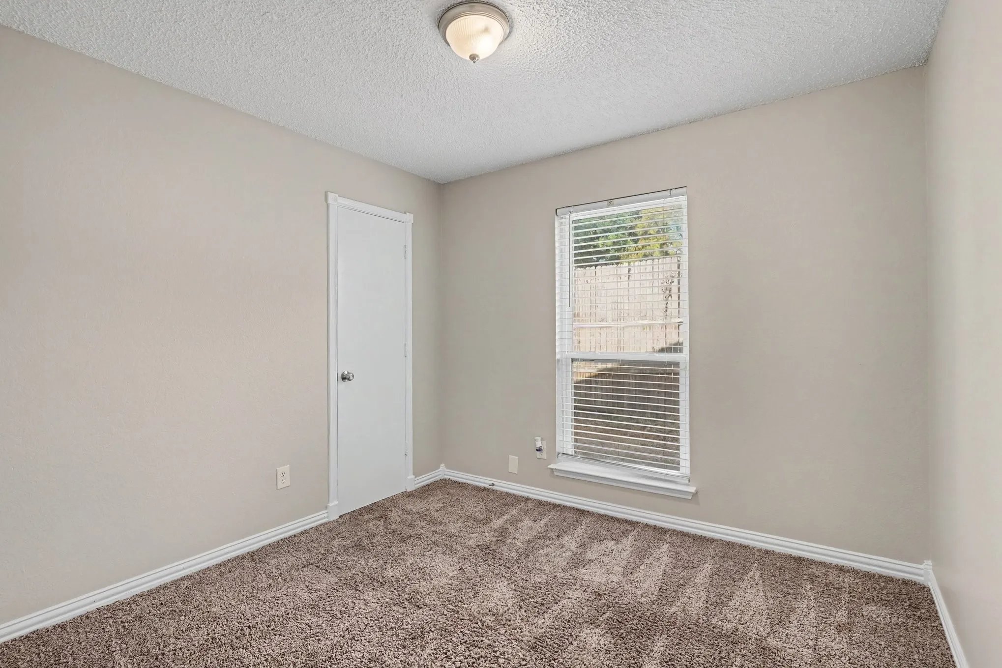 Single Family Residence For Sale in Tarrant County , 7500 Little Rock Lane, Fort Worth, Texas 76120, 3 Bedroom, 2 Bathroom, 2 Garage spaces, 1,230 Sqft, built in 1986, mls#21392665, Real Estate Agent in Fort Worth, Homes For Sale in Tarrant county, Homes For Sale in Fort Worth, Realtor in Fort Worth Texas, Real Estate Brokerage Independent Realty Texas, Luminita Cordes Realtor