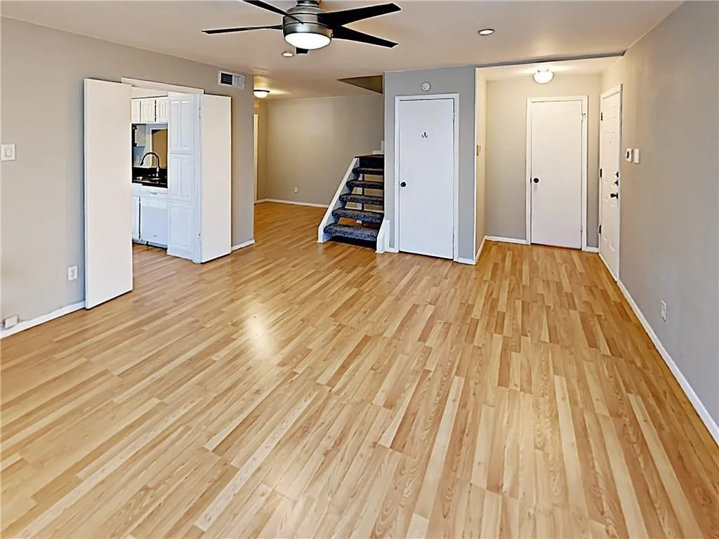 Condominium For Rent in Dallas County , 336 Melrose Drive 5D, Richardson, Texas 75080, 2 Bedroom, 3 Bathroom, 1 Garage spaces, 1,151 Sqft, built in 1983, mls#21397451, Real Estate Agent in Richardson, Homes For Rent in Dallas county, Homes For Rent in Richardson, Realtor in Richardson Texas, Real Estate Brokerage Independent Realty Texas, Luminita Cordes Realtor