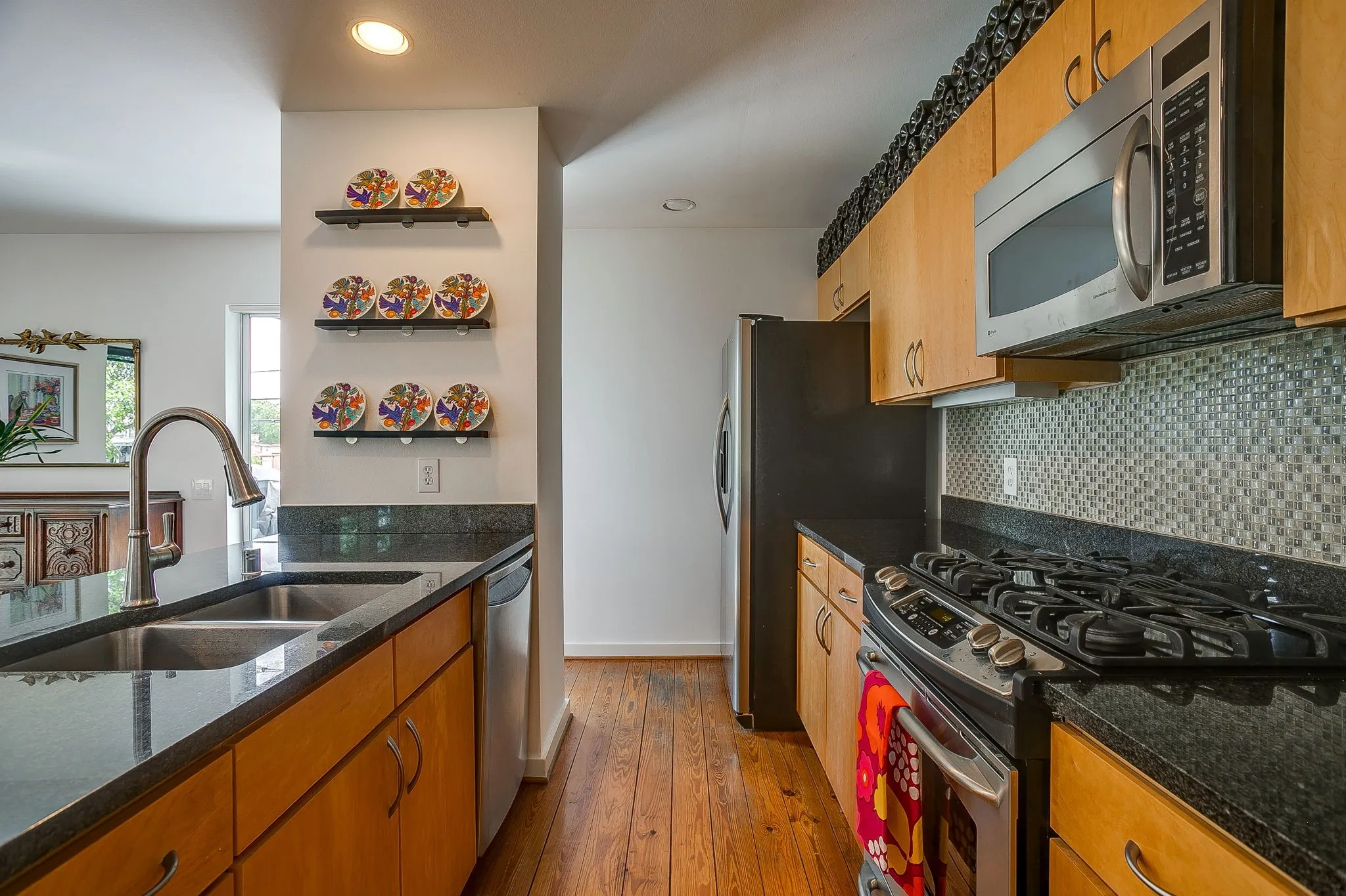 Townhouse For Sale in Dallas County , 1429 Caddo Street G, Dallas, Texas 75204, 2 Bedroom, 2 Bathroom, 2 Garage spaces, 1,808 Sqft, built in 2004, mls#21397087, Real Estate Agent in Dallas, Homes For Sale in Dallas county, Homes For Sale in Dallas, Realtor in Dallas Texas, Real Estate Brokerage Independent Realty Texas, Luminita Cordes Realtor